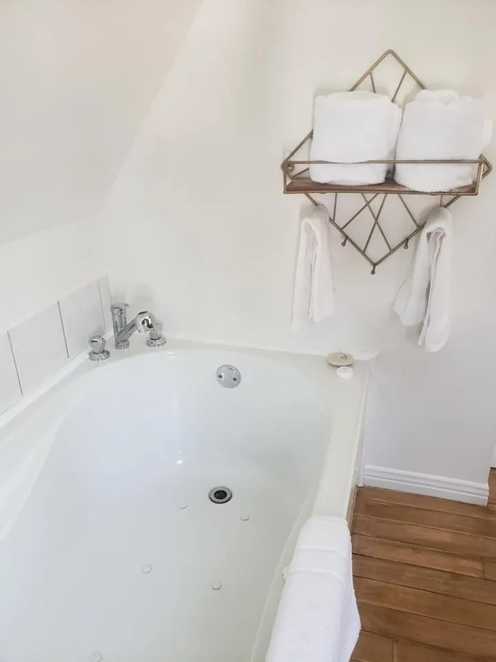 Hot Tub in Auberge La Marmite