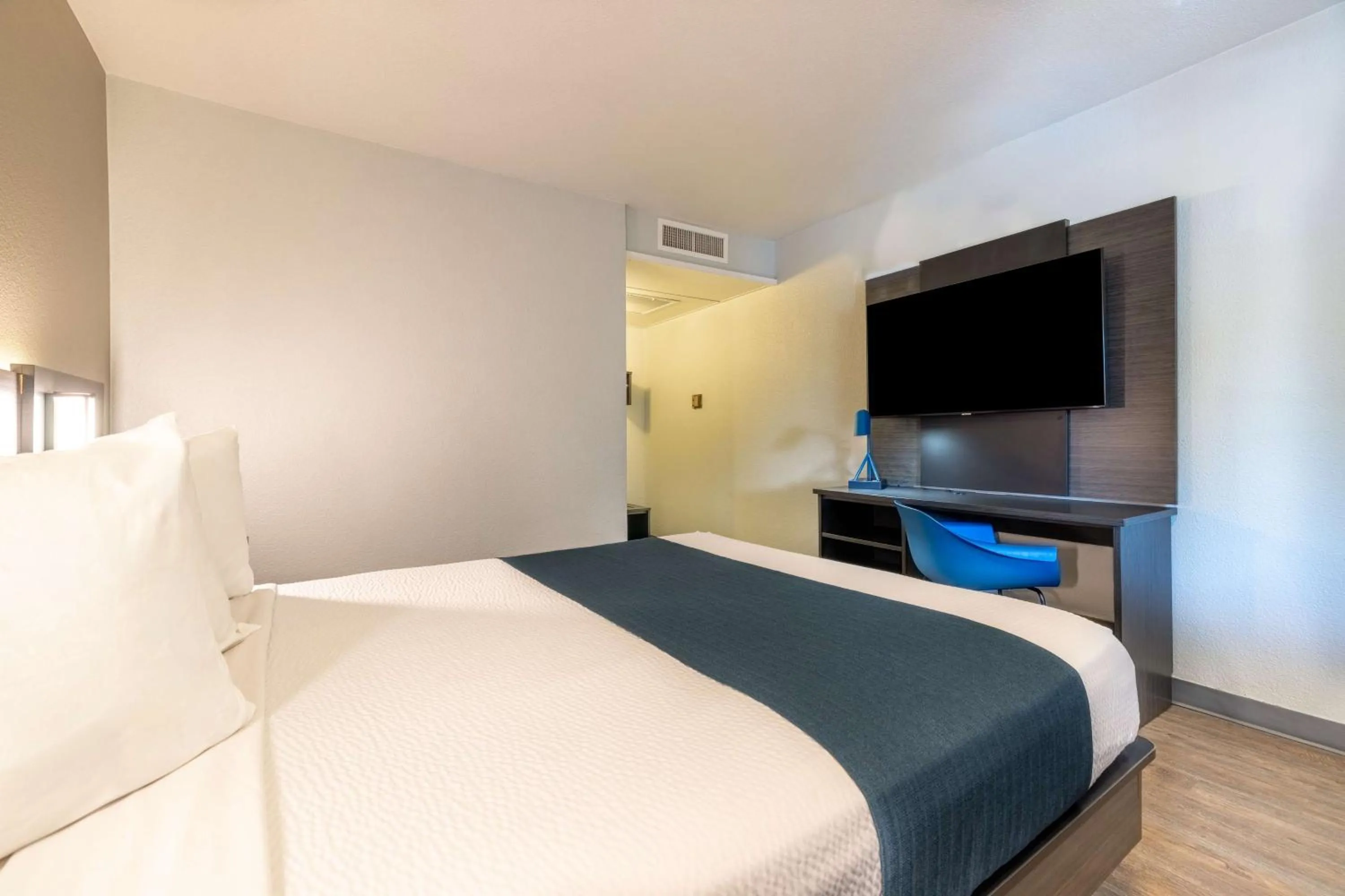 Bedroom, Bed in Motel 6-Twin Falls, ID