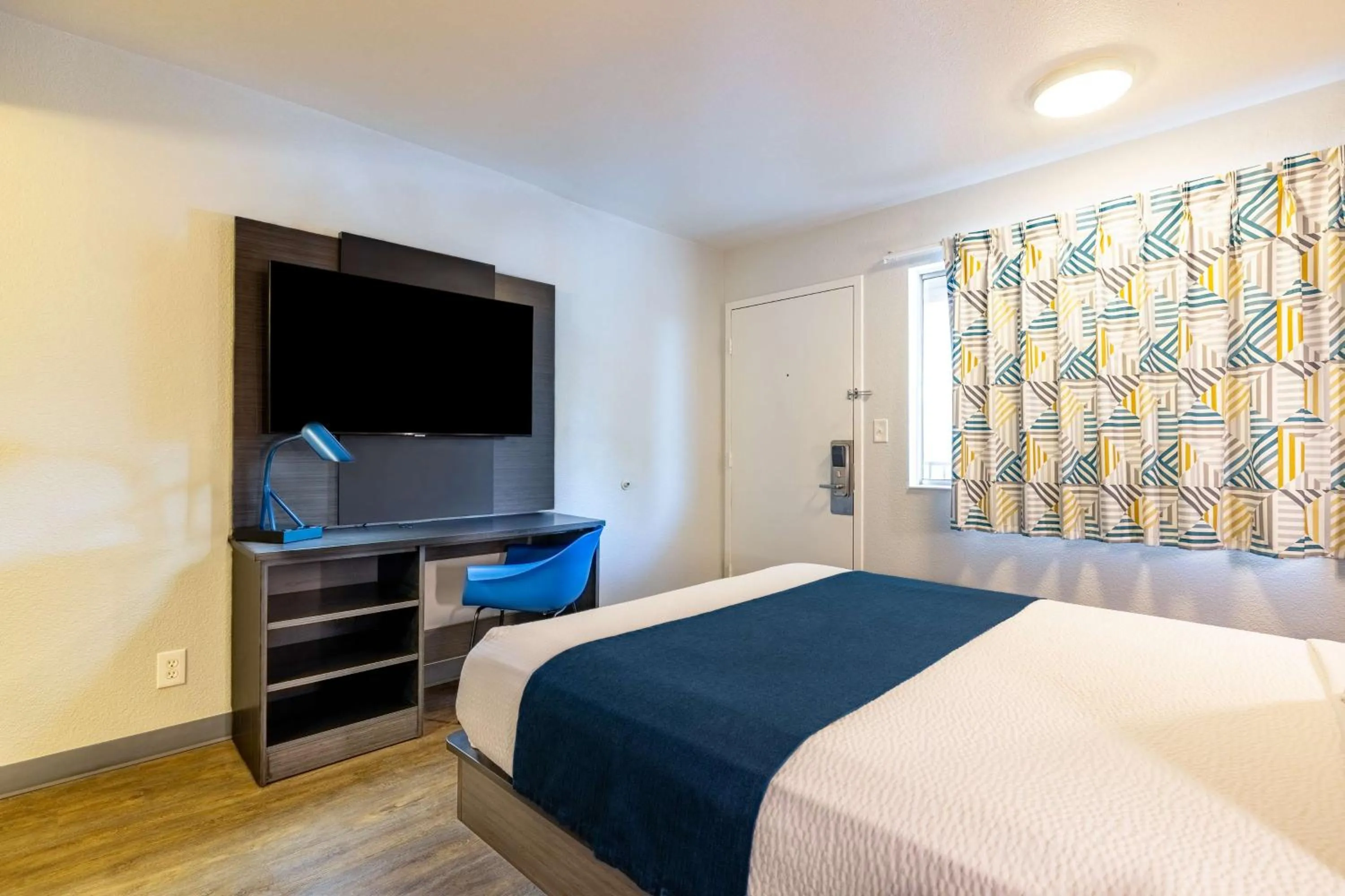 Bedroom, Bed in Motel 6-Twin Falls, ID