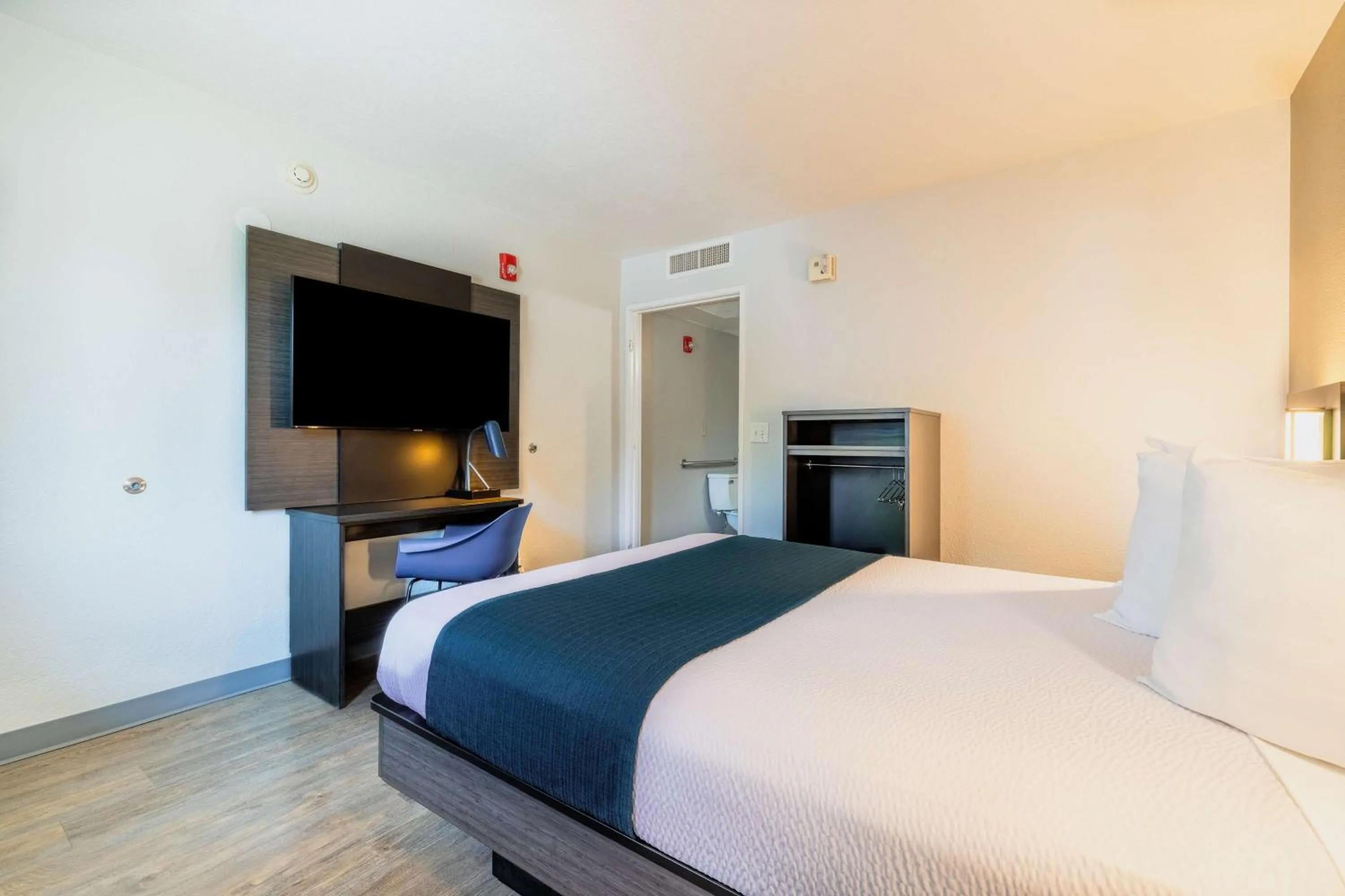 Bedroom, Bed in Motel 6-Twin Falls, ID