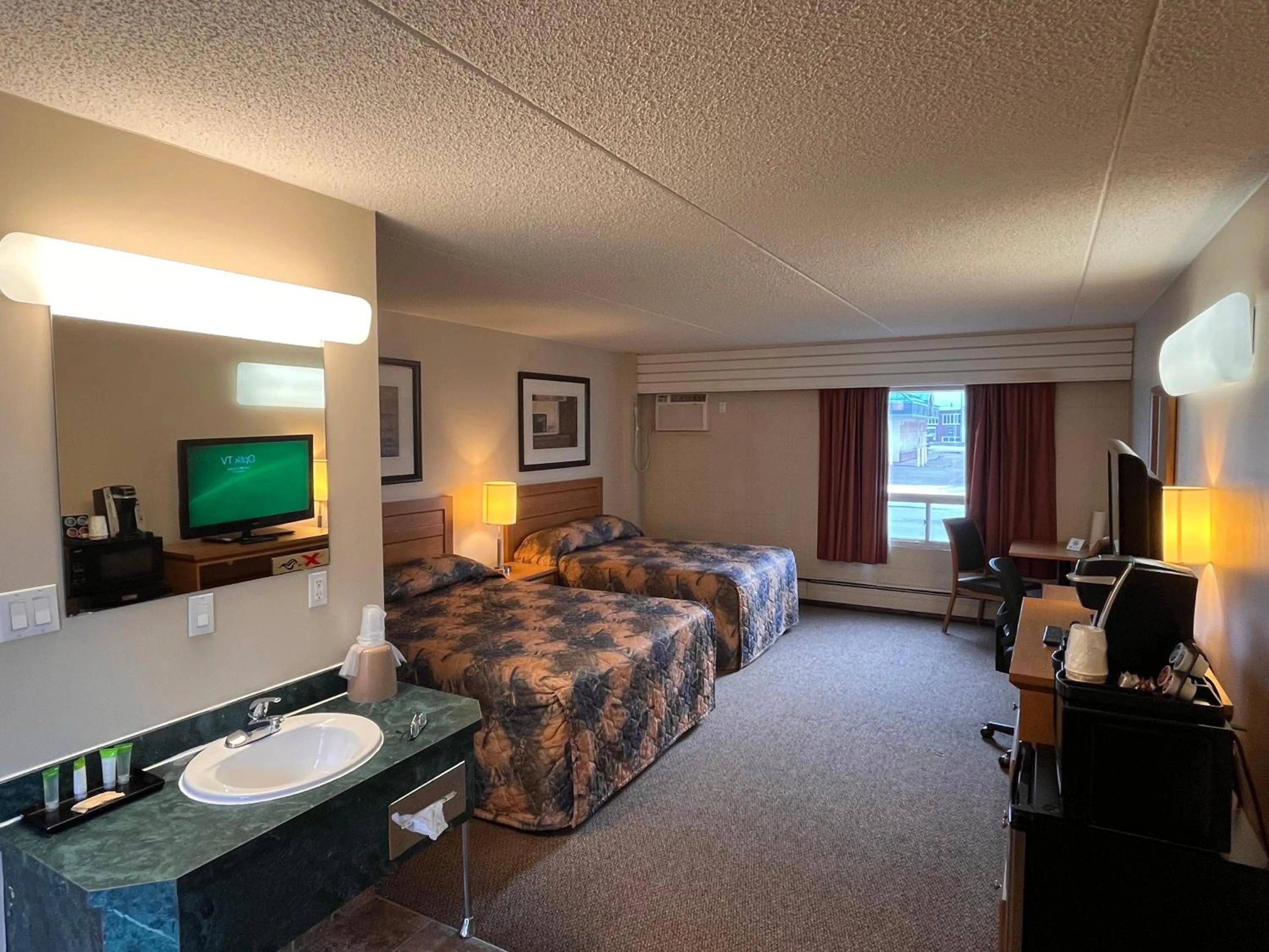 Bedroom, Bed in BCMInns - Peace River