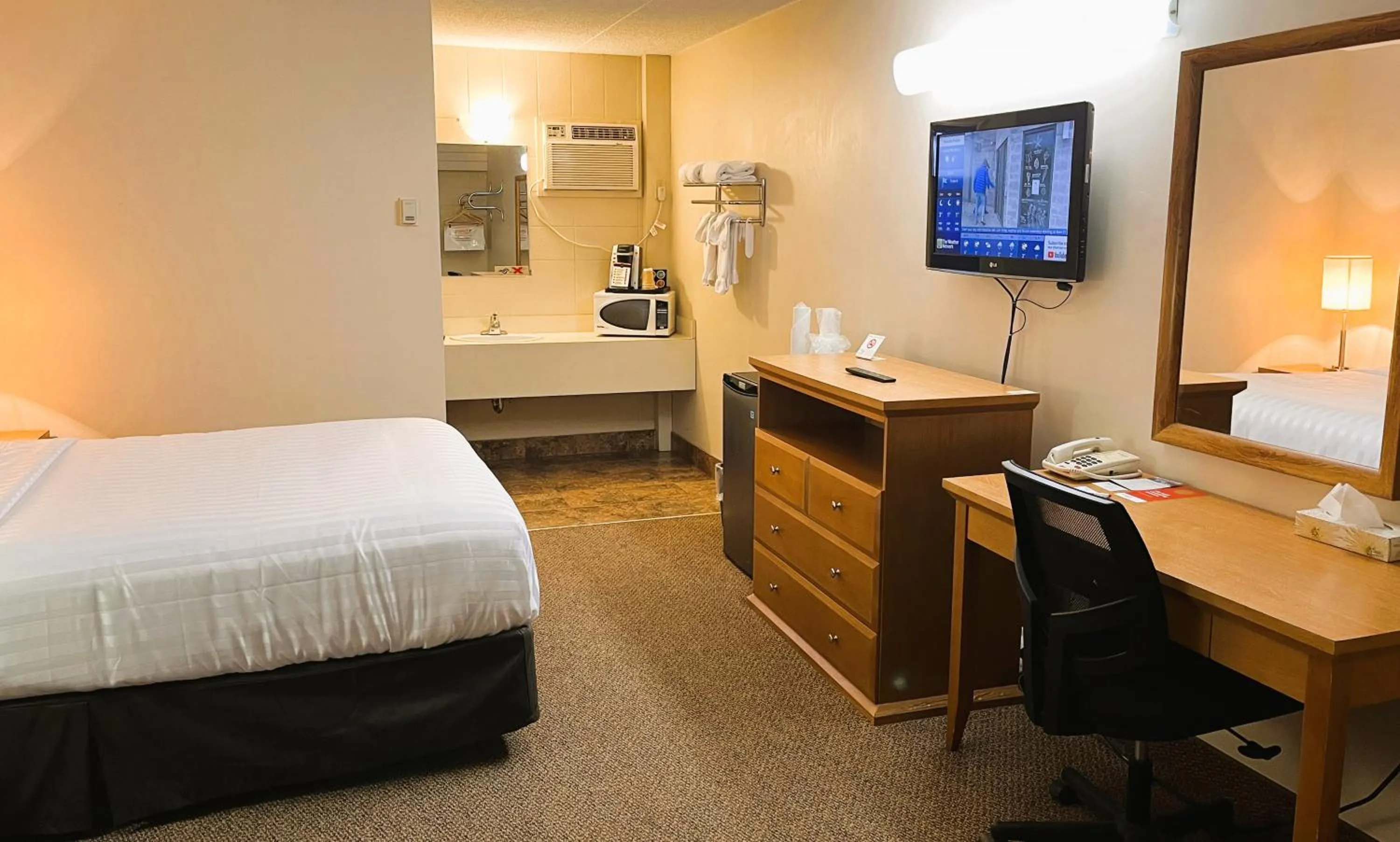 Photo of the whole room, Bed in BCMInns - Peace River