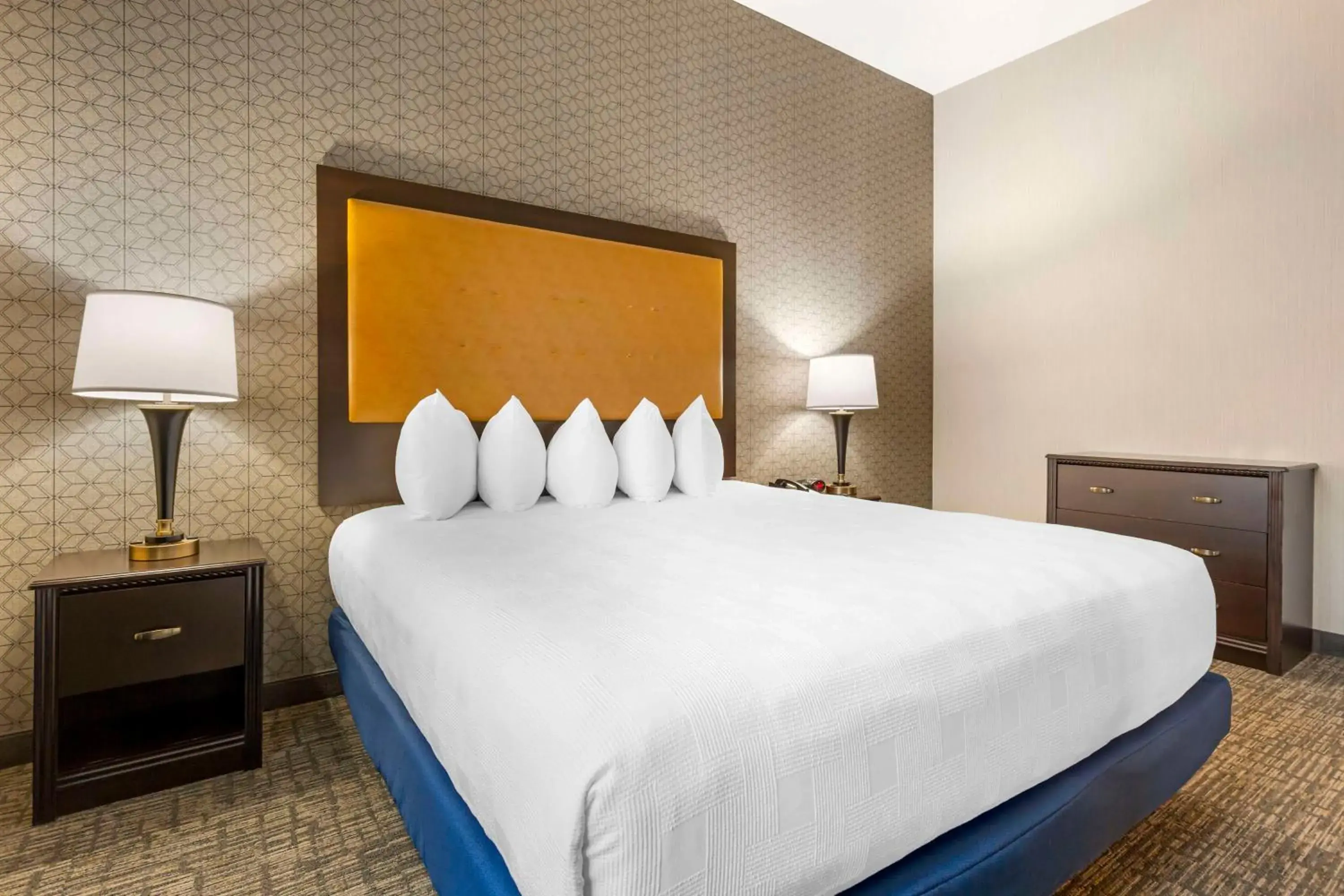 One-Bedroom King Suite with Bath Tub and Sofa Bed - Disability Access in Best Western Plus Grant Creek Inn One-Bedroom King Suite with Bath Tub and Sofa Bed - Disability Access in Best Western Plus Grant Creek Inn