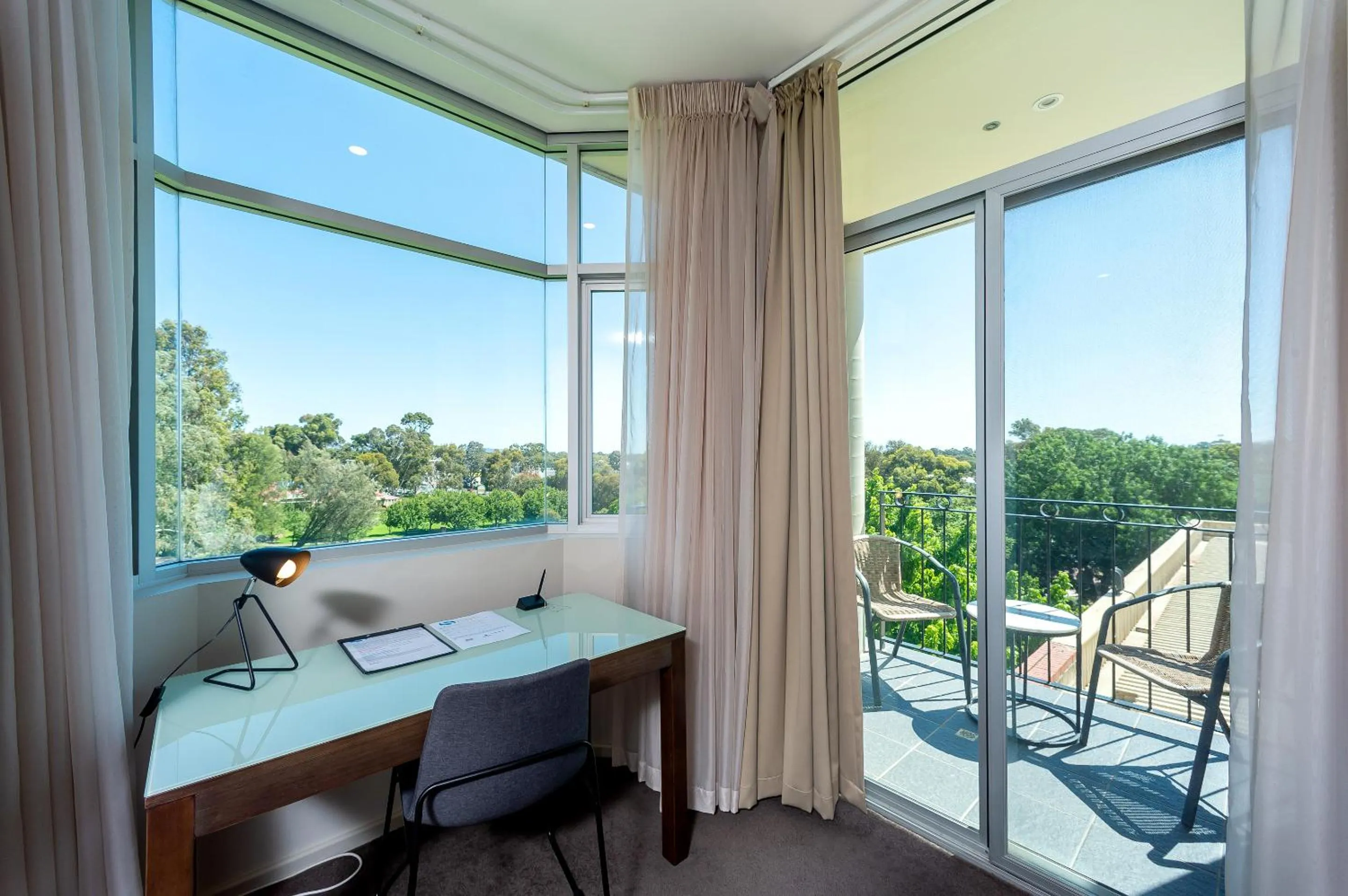 Balcony/Terrace in Sfera's Park Suites & Convention Centre