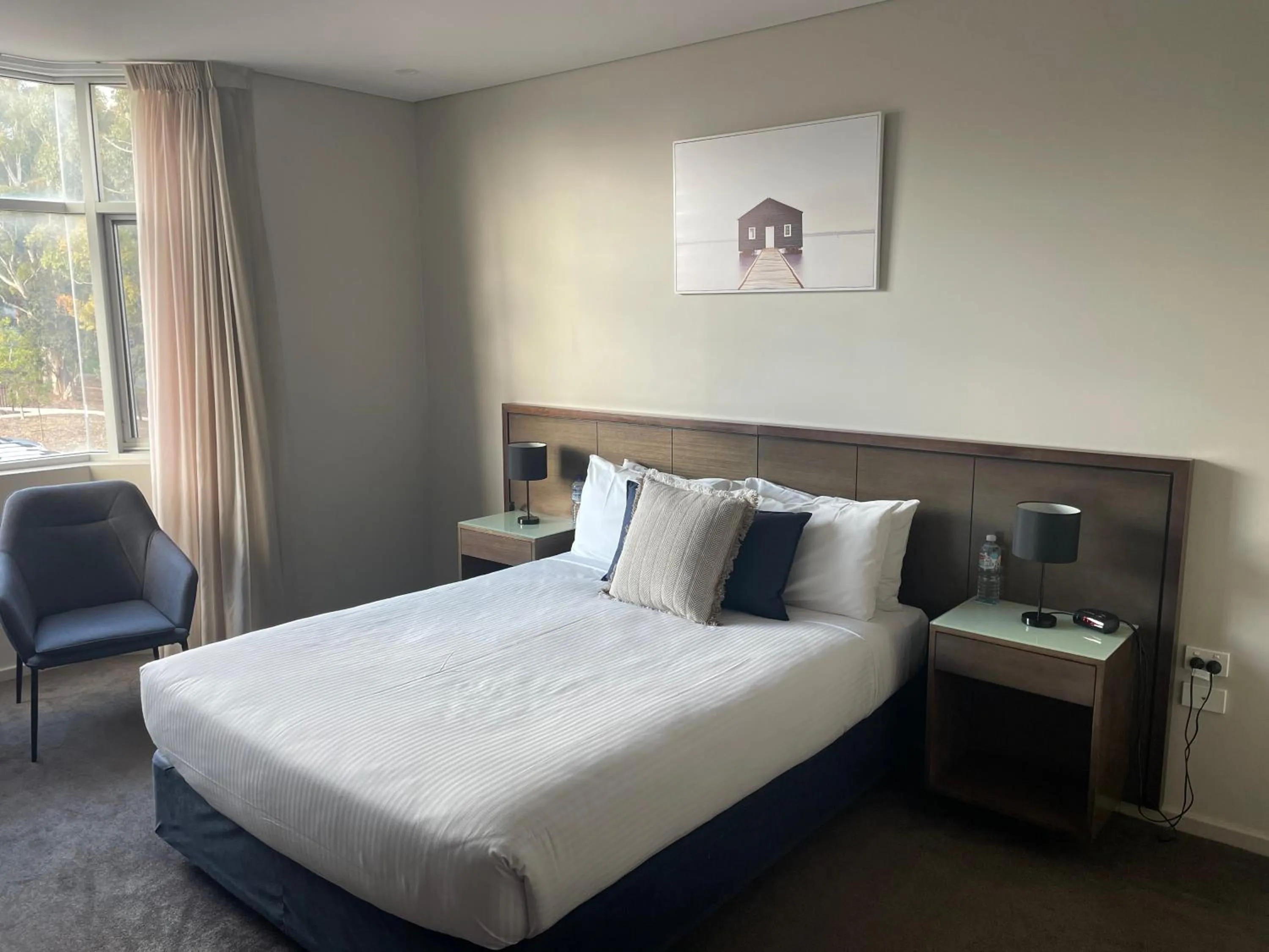 Bed in Sfera's Park Suites & Convention Centre