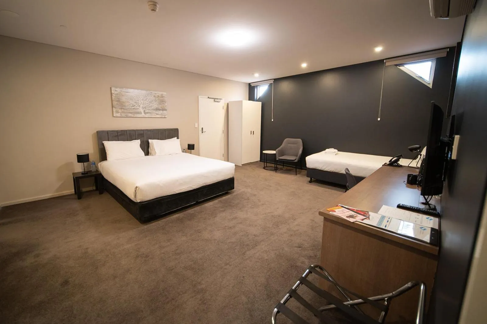 Bedroom, Bed in Sfera's Park Suites & Convention Centre