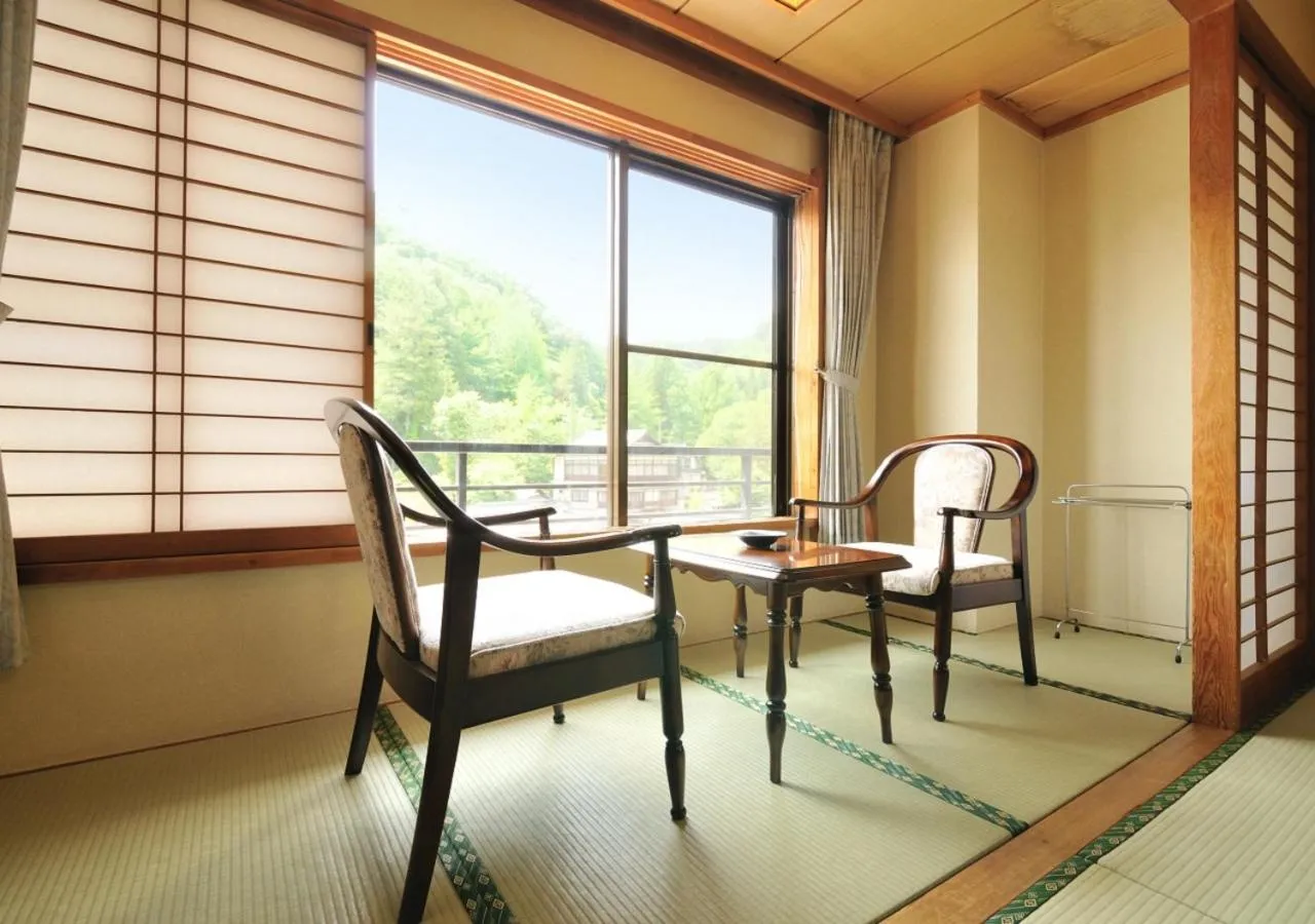 Photo of the whole room in Uematsuya