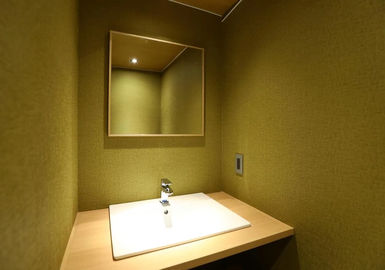 Photo of the whole room in Uematsuya