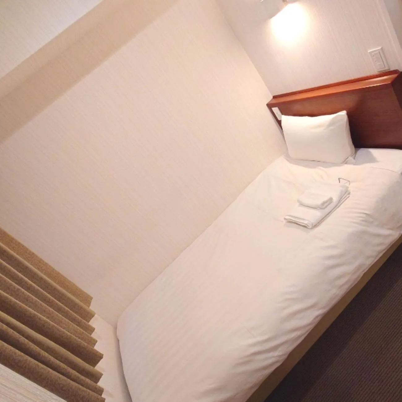 Bed in Smile Hotel Namba