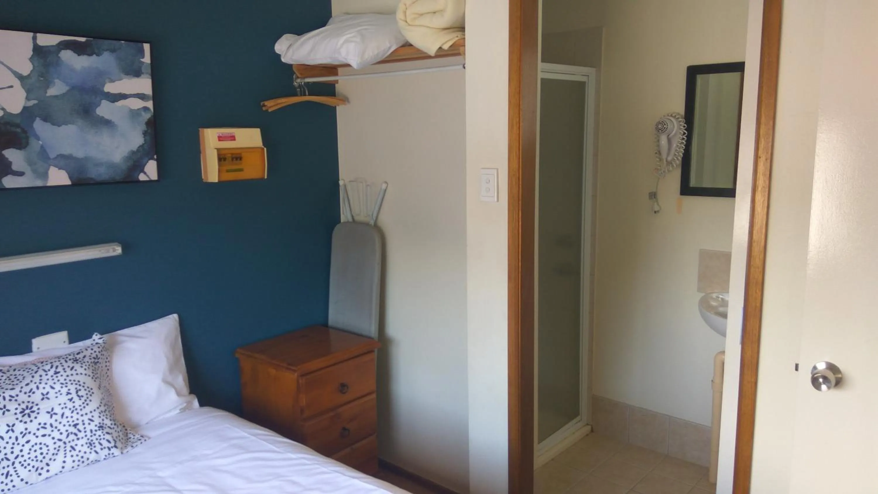 Bed in Oval Motel - Murray Bridge