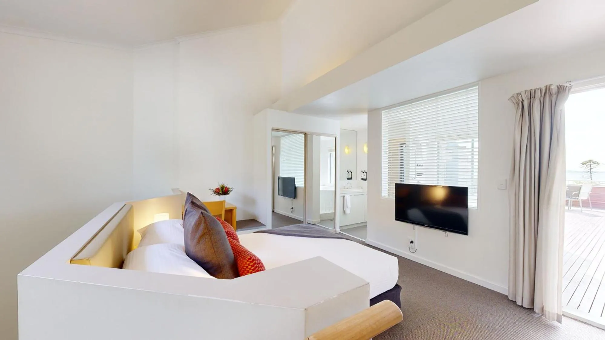 Bedroom, Bed in Cumberland Lorne Resort