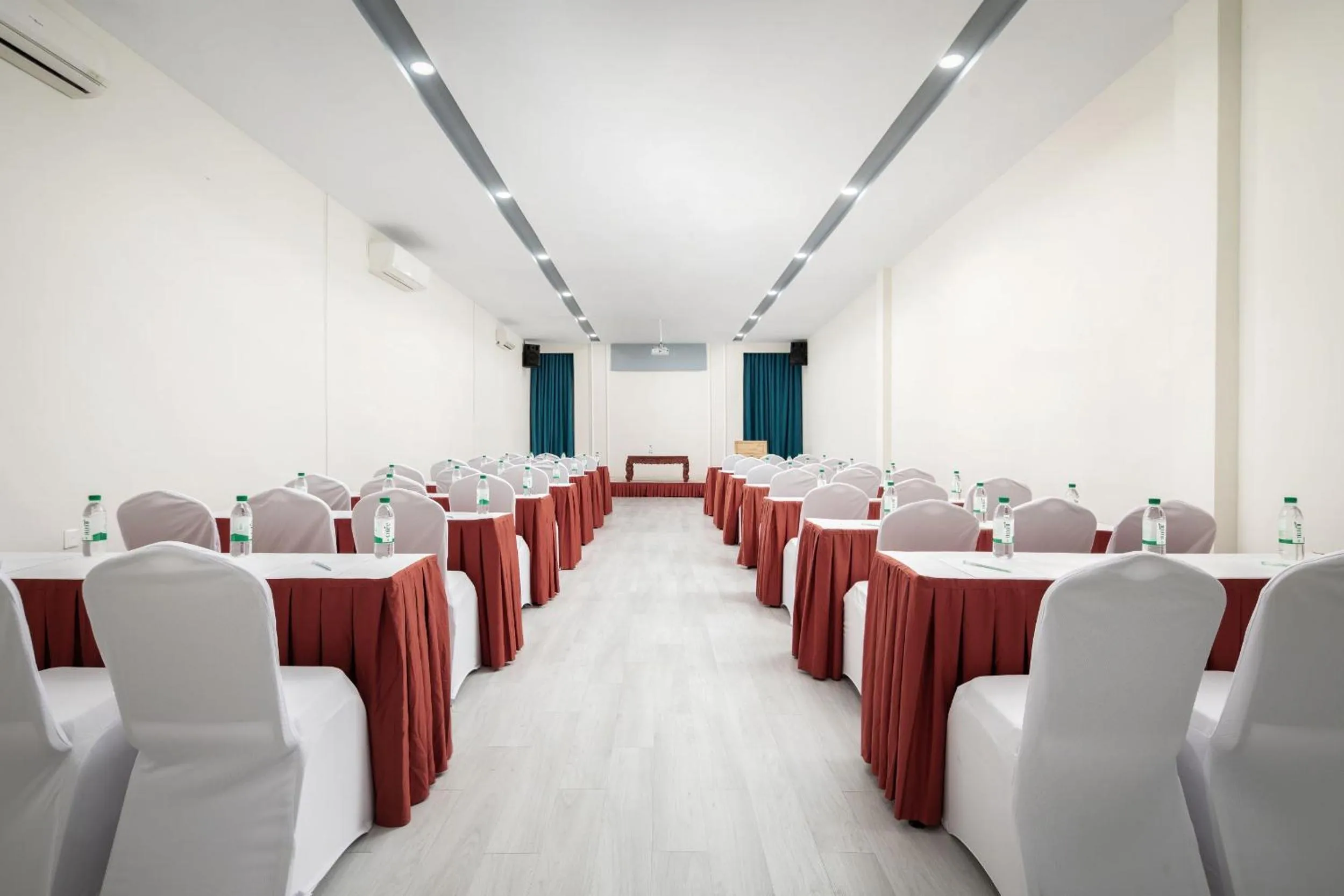Meeting/conference room in Joli Hotel