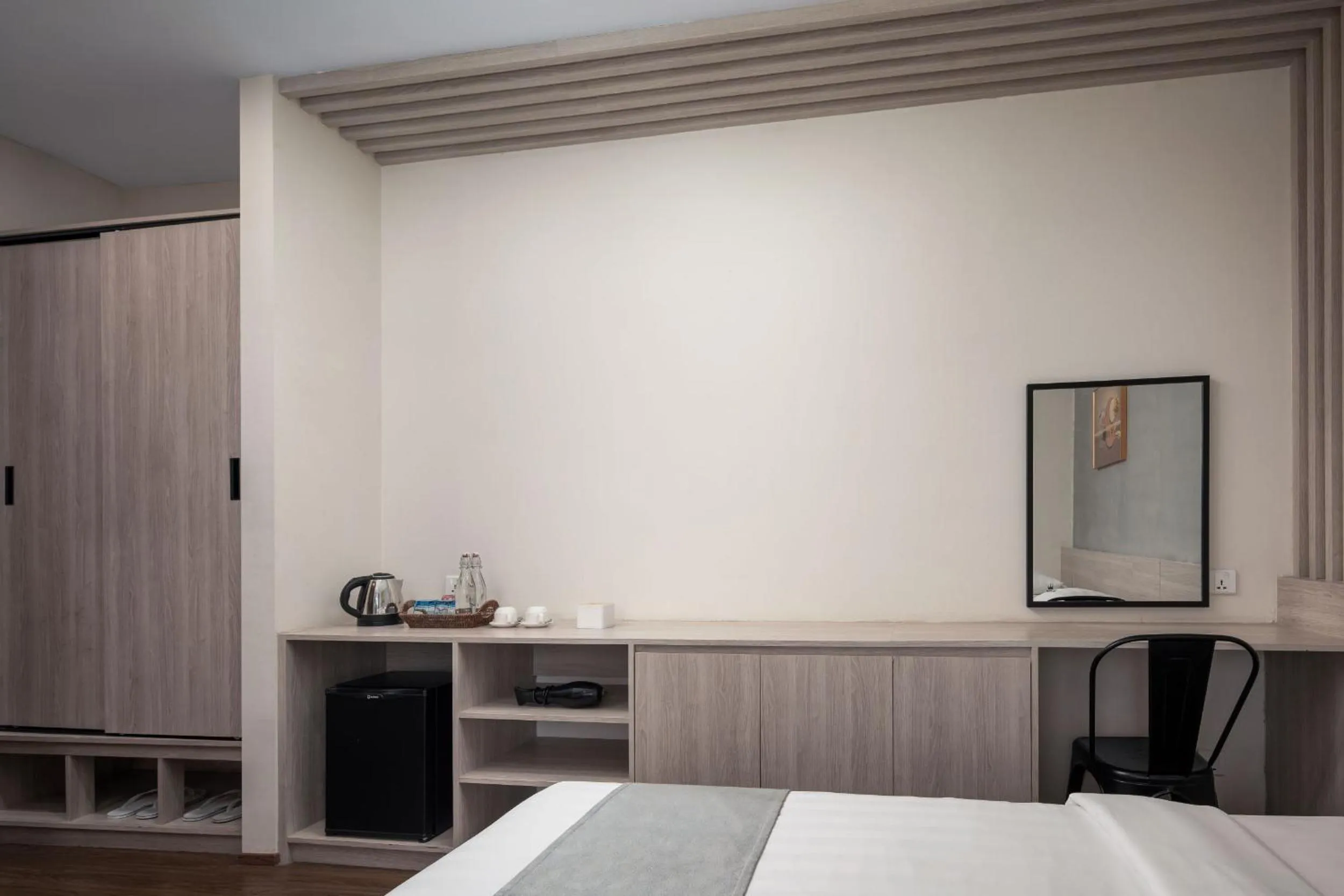 hair dresser, Bed in Joli Hotel