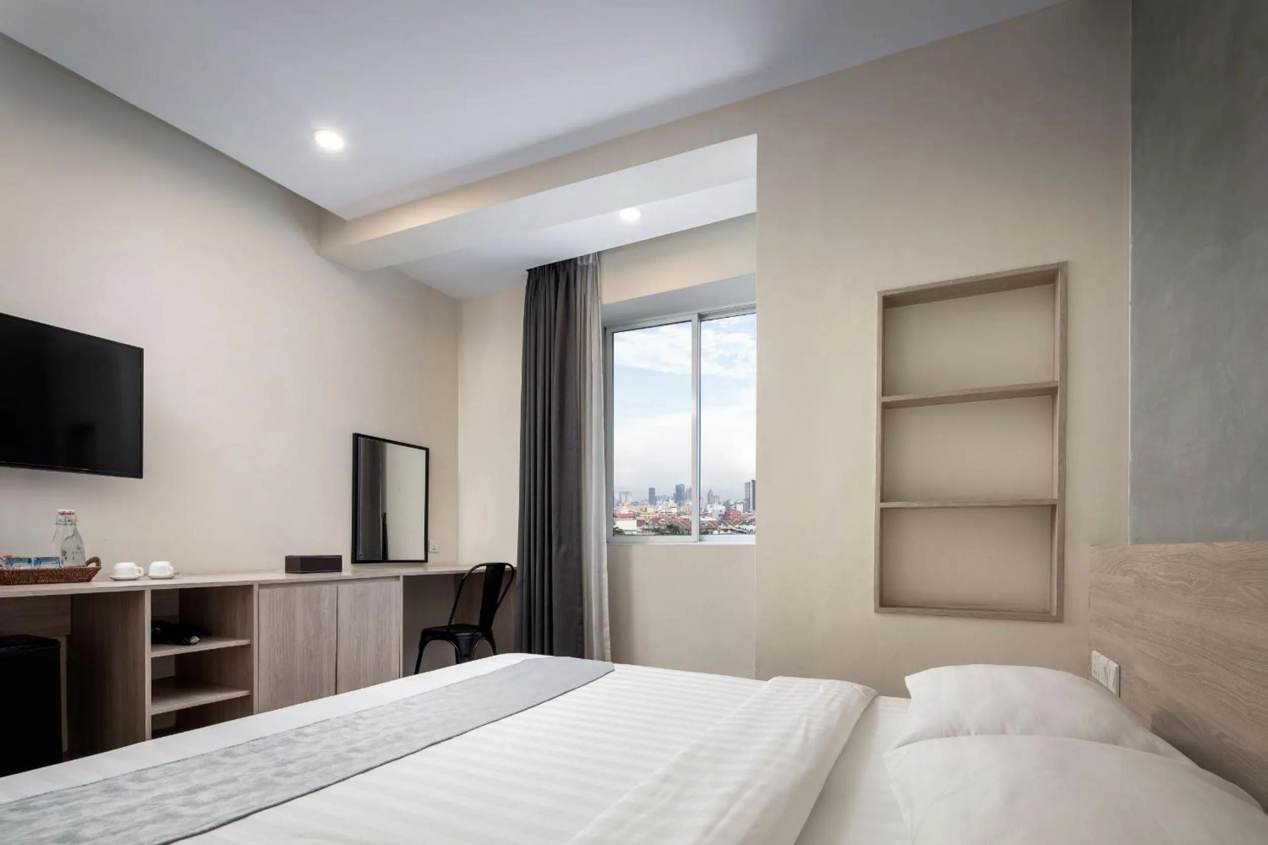 Bedroom, Bed in Joli Hotel