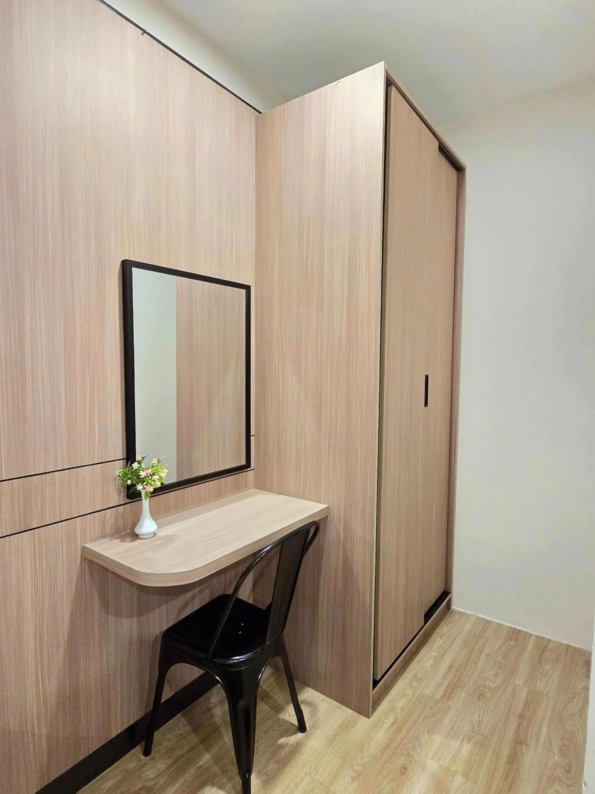 wardrobe in Joli Hotel