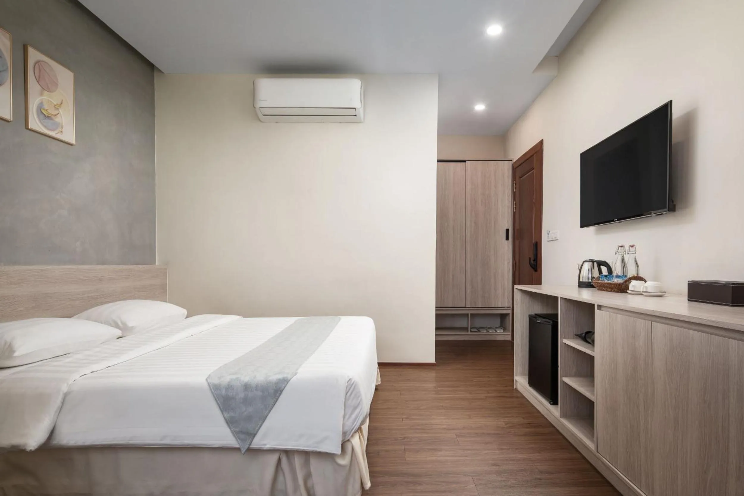 Bedroom, Bed in Joli Hotel