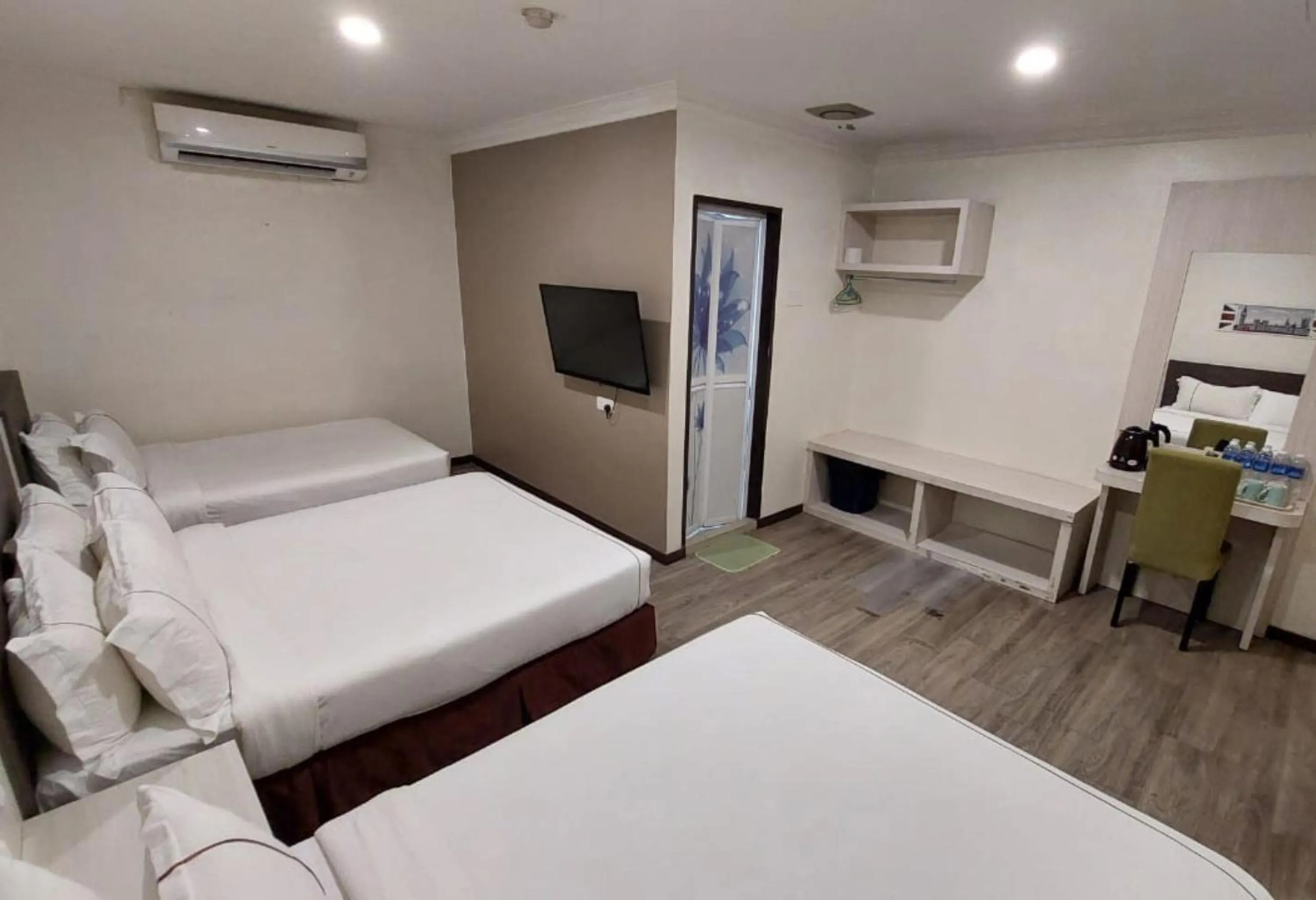 Photo of the whole room, Bed in Angsoka Hotel