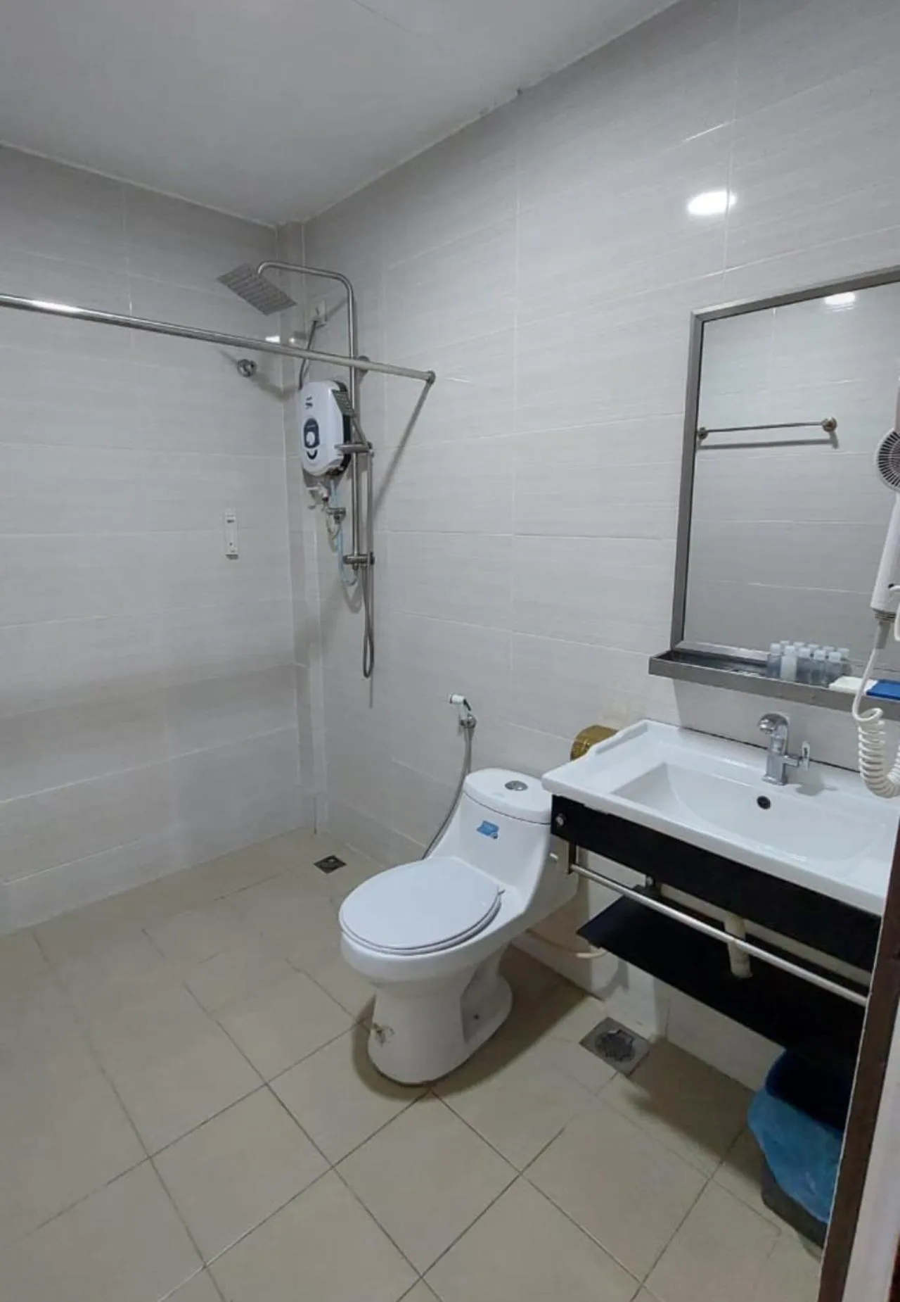 Bathroom in Angsoka Hotel