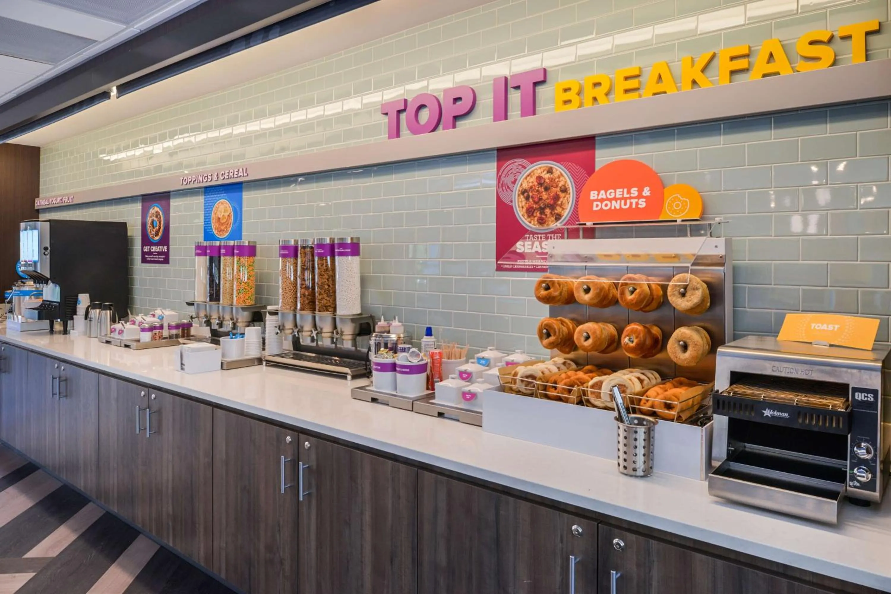 Dining area in Tru By Hilton Little Rock West