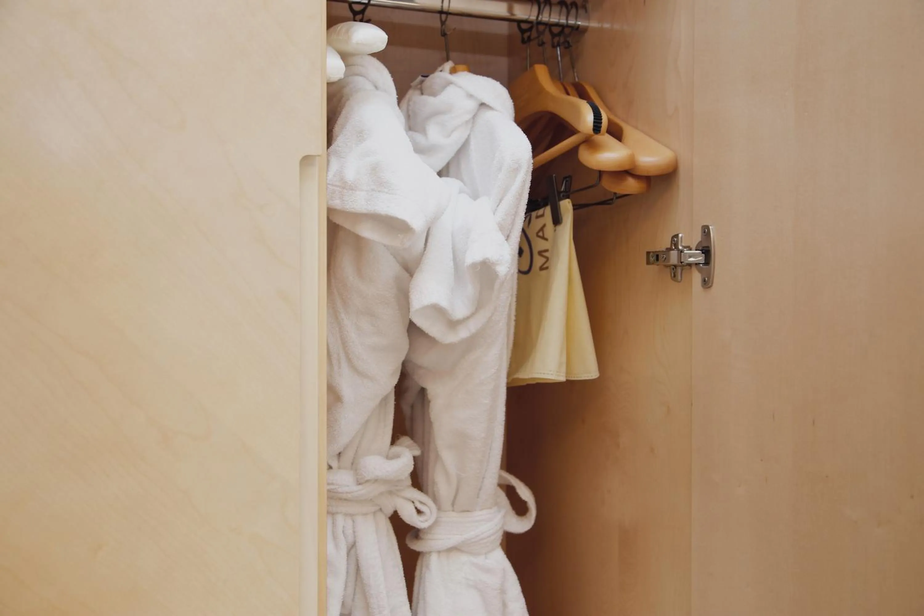 wardrobe in MADEN Al Rawda مادن الروضة