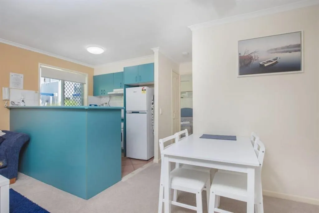 Kitchen or kitchenette in Surfers Beach Resort One