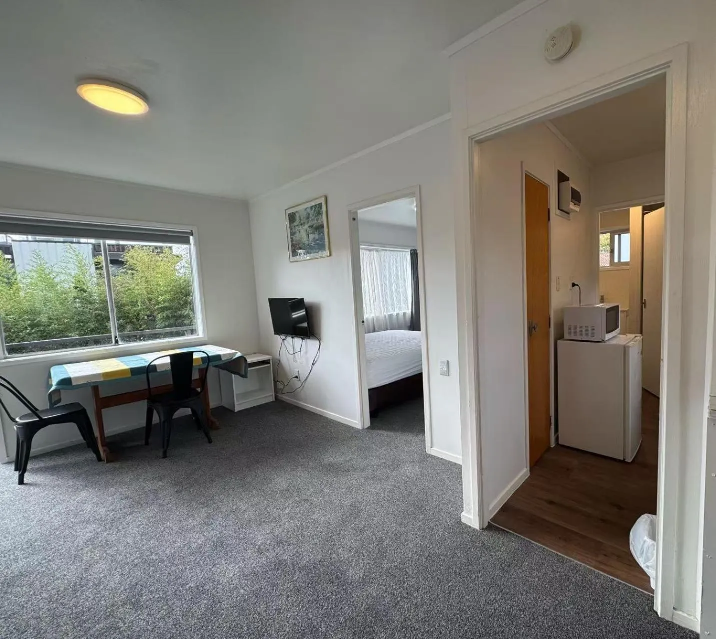 Living room, Bed in Siesta Motel