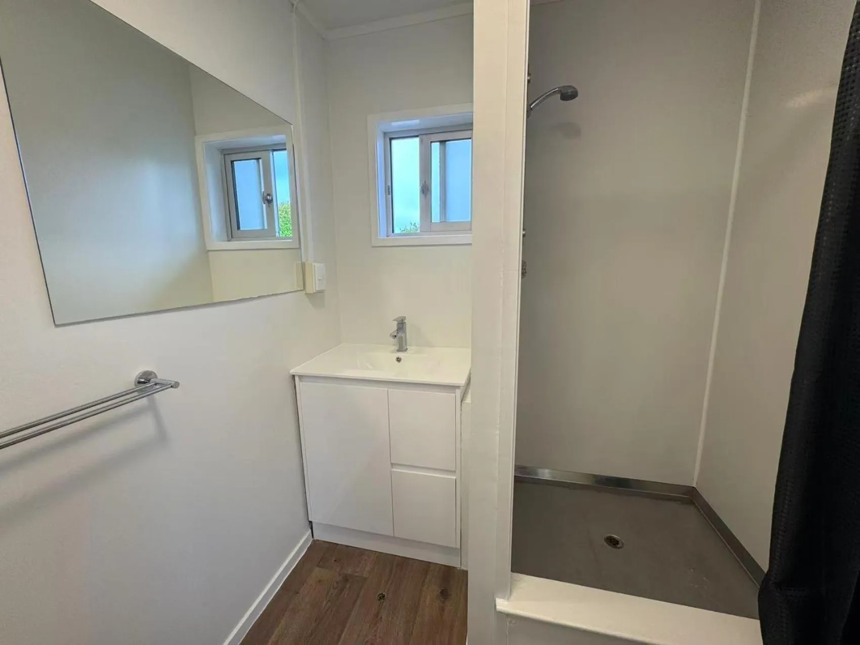 Bathroom in Siesta Motel