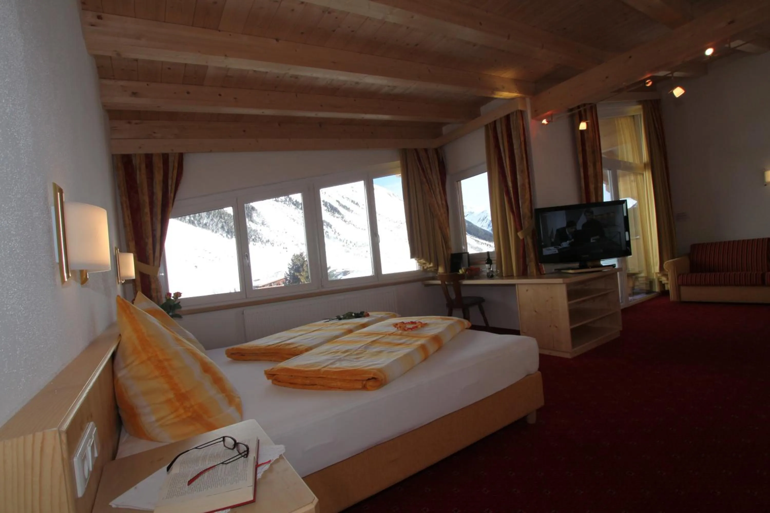 Photo of the whole room, Bed in Gampeler Hof