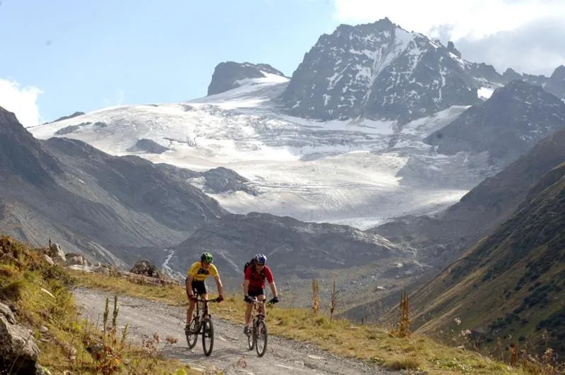 Cycling in Gampeler Hof