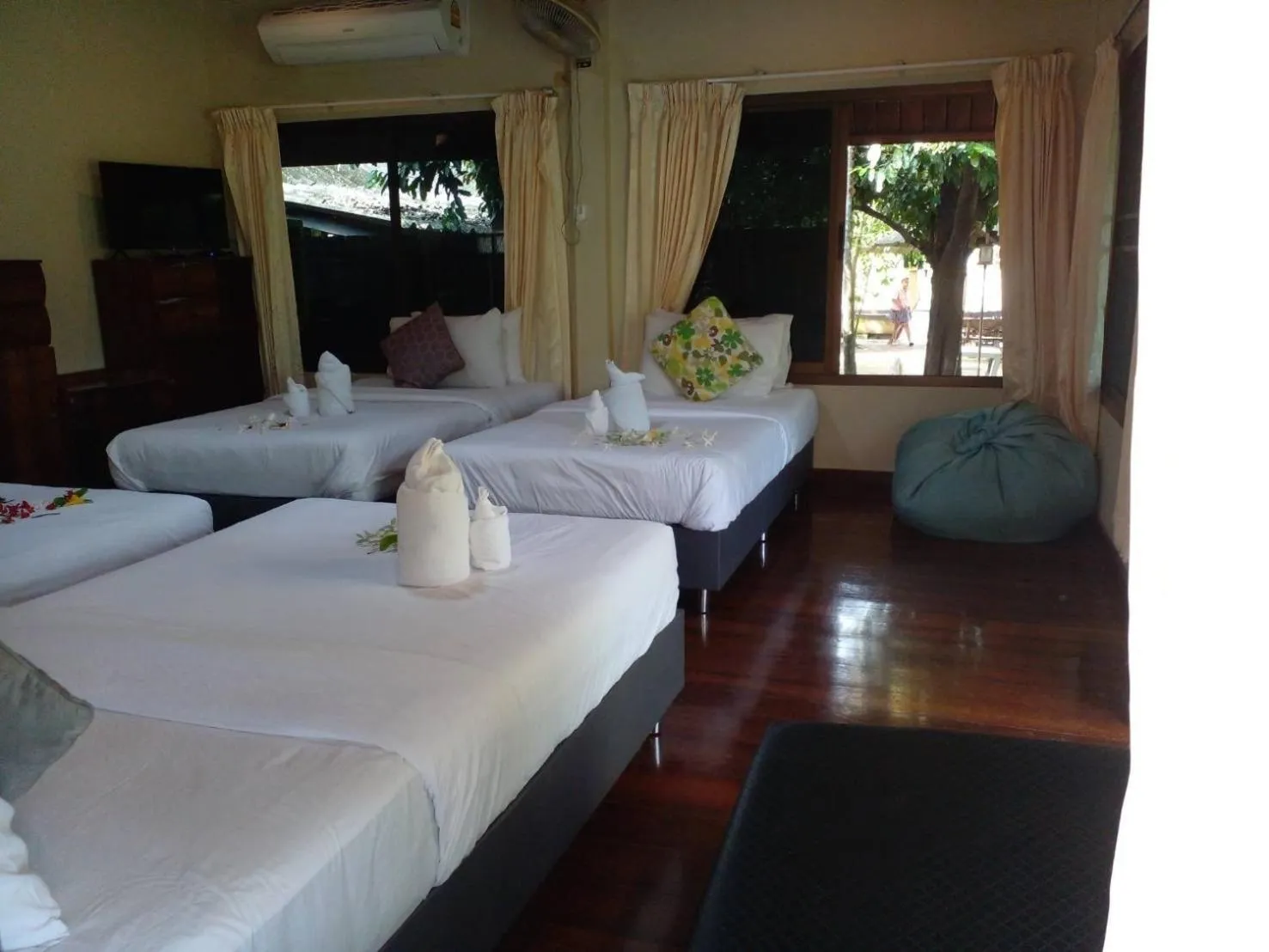 Bed in BaanSuanLeelawadee Resort Amphawa