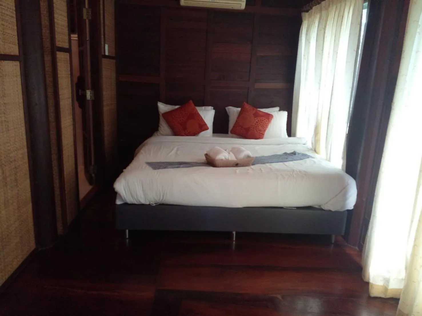 Bed in BaanSuanLeelawadee Resort Amphawa
