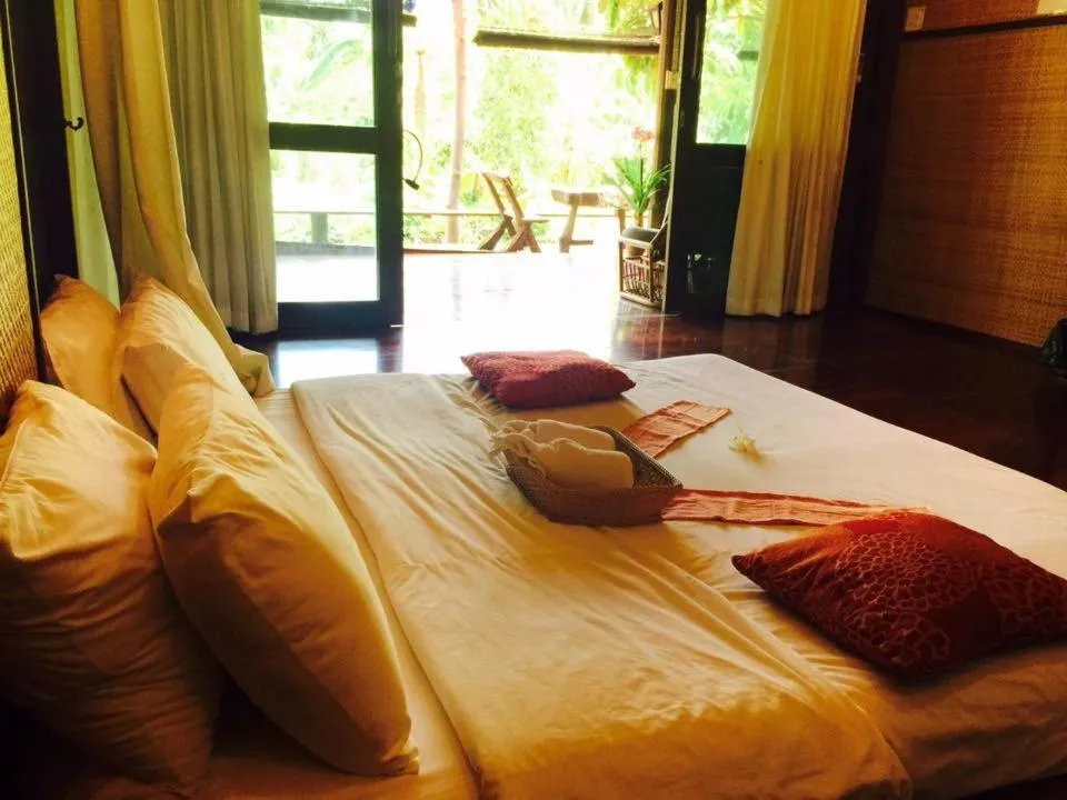 Property building, Bed in BaanSuanLeelawadee Resort Amphawa