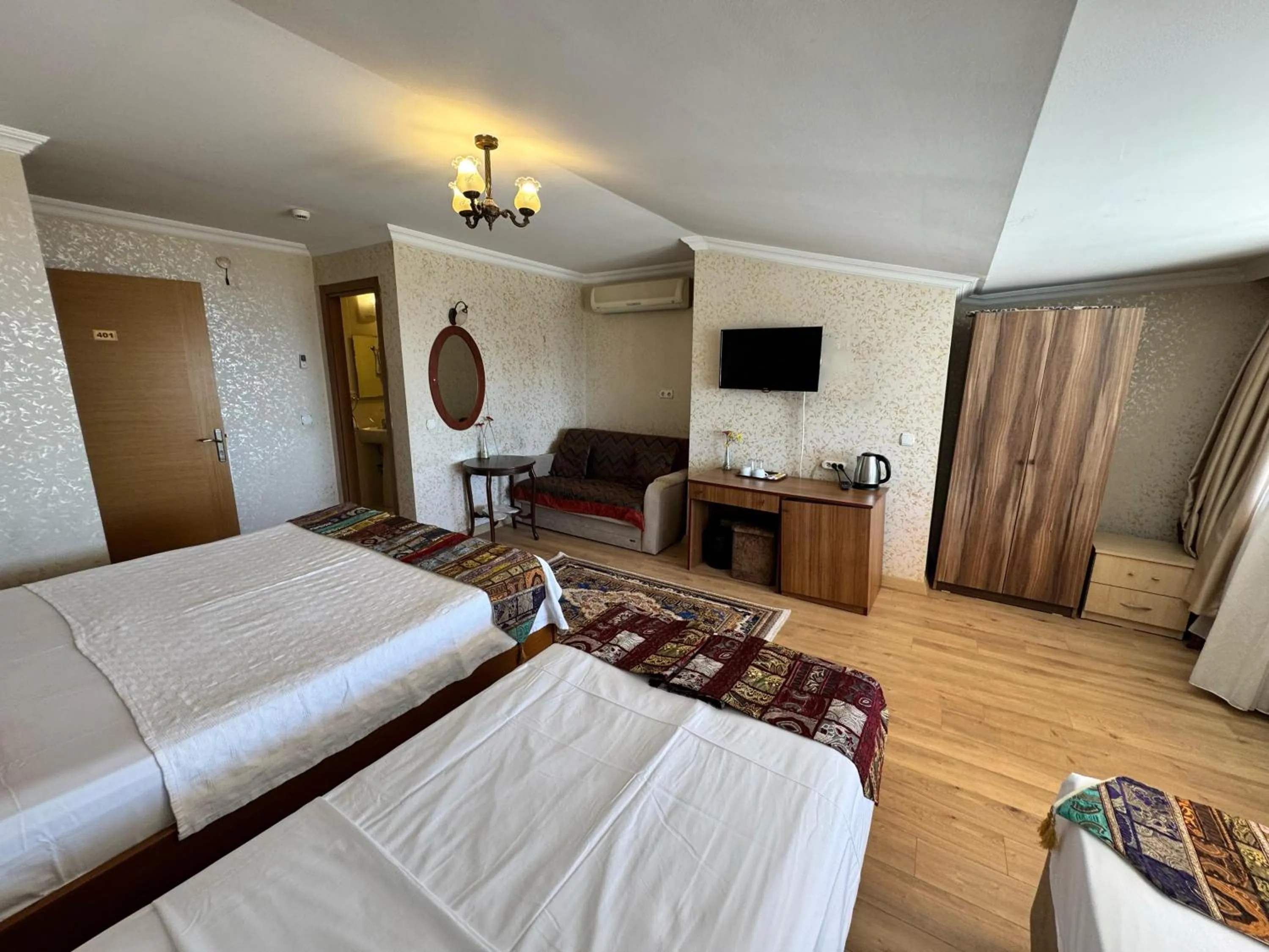 Photo of the whole room, Bed in Hotel Ipekyolu