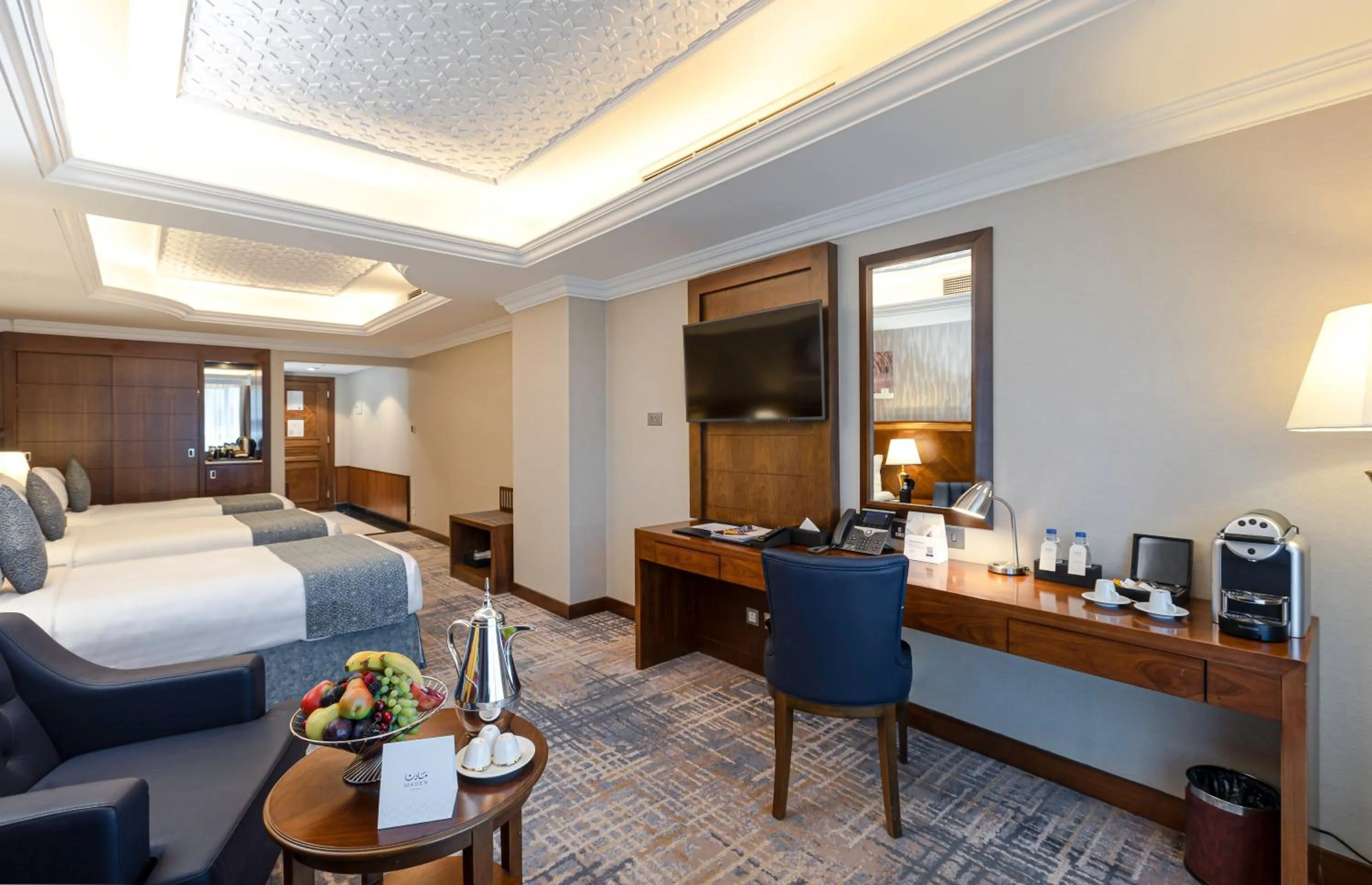 Food and drinks, Bed in MADEN Hotel