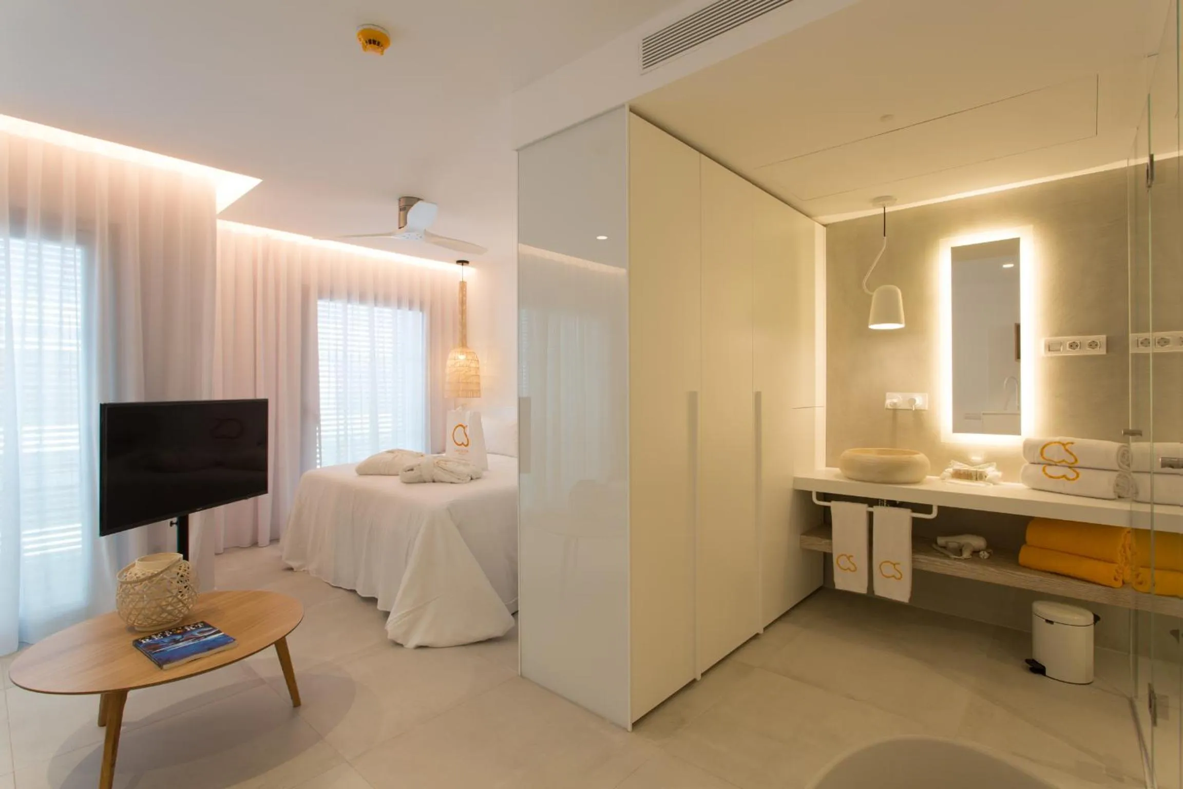 Bathroom, Bed in Sa Pedrera Suites & Spa