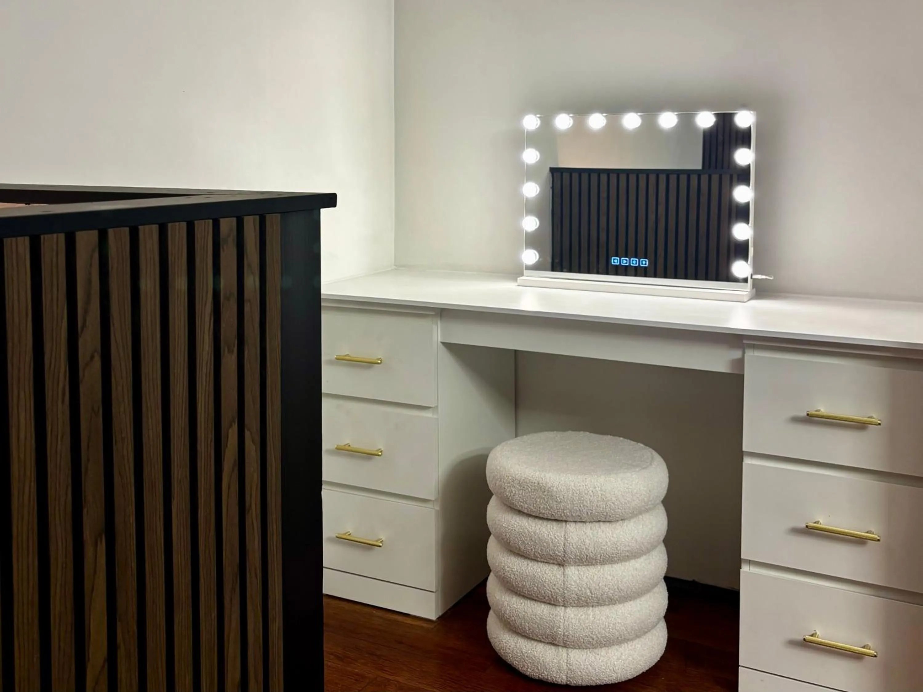 The Ultimate Group Complex, Hens & Celebrations at The Old Fire Station Canterbury, 3 Homes