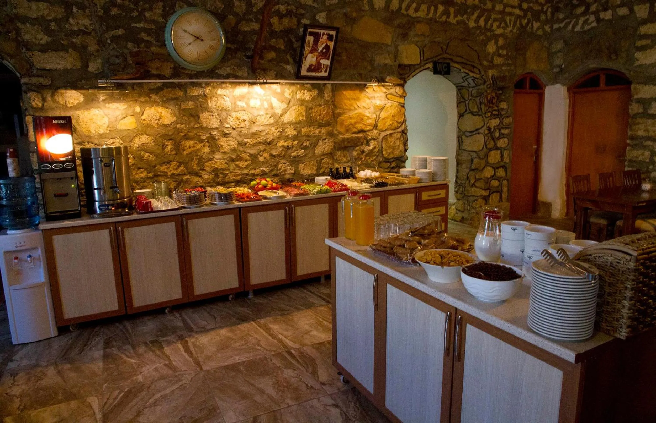 Restaurant/places to eat in Aqua Boss Hotel