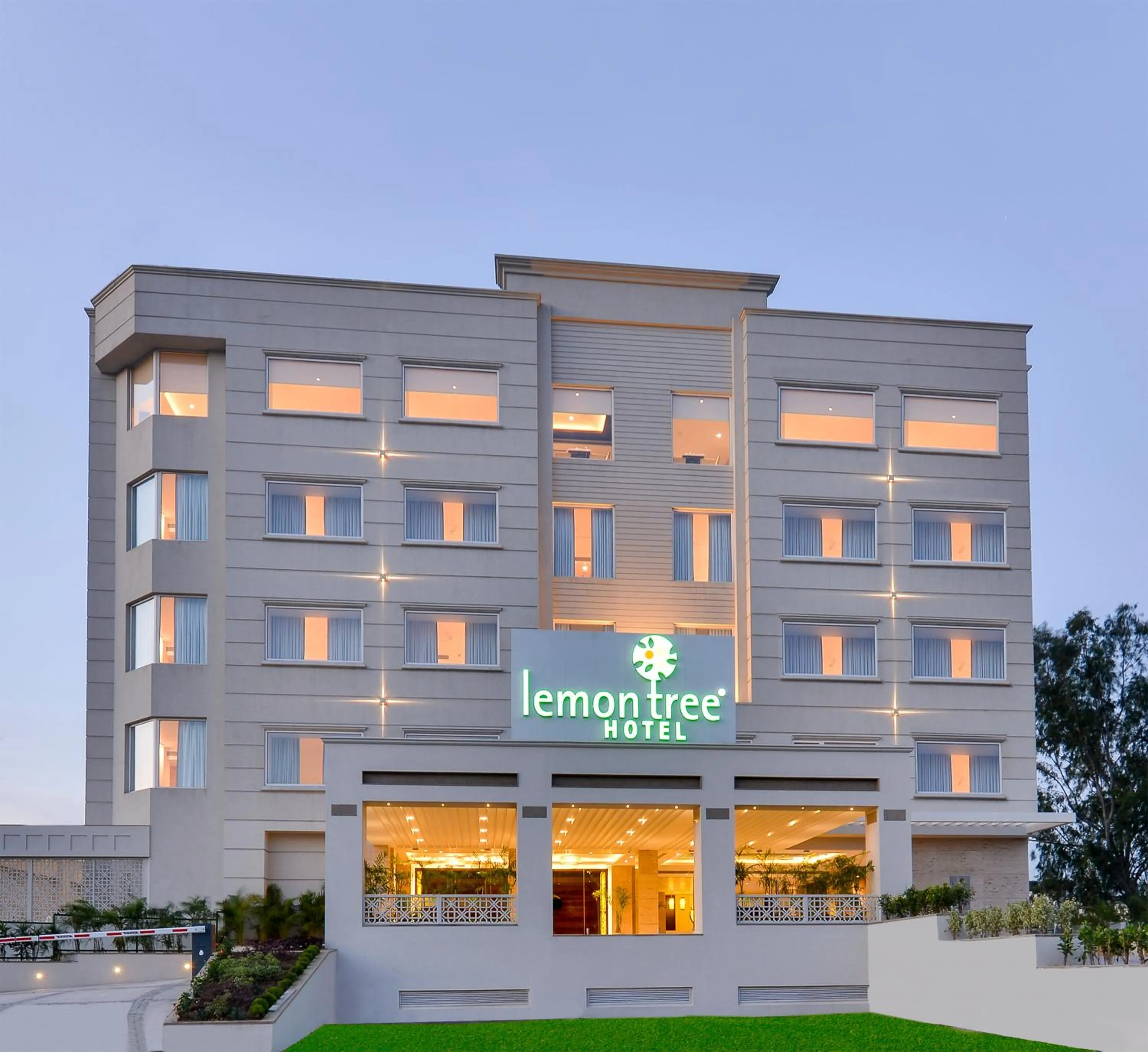 Facade/entrance in Lemon Tree Hotel Jammu