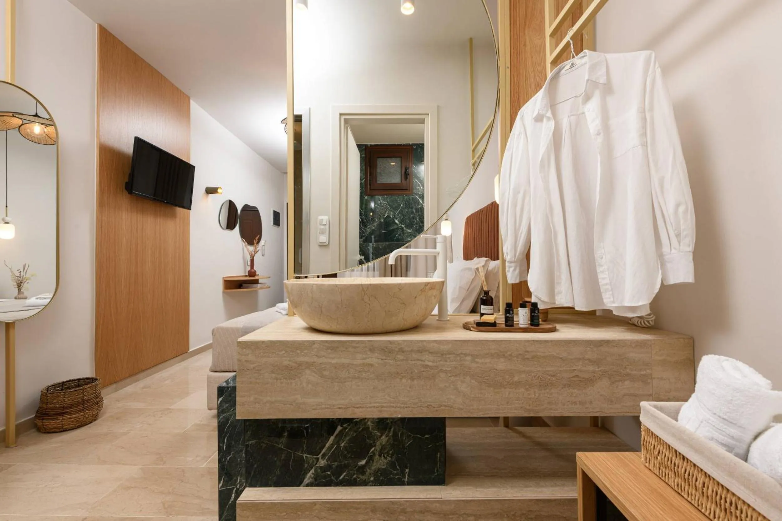 TV and multimedia in Hotel Villa Natassa