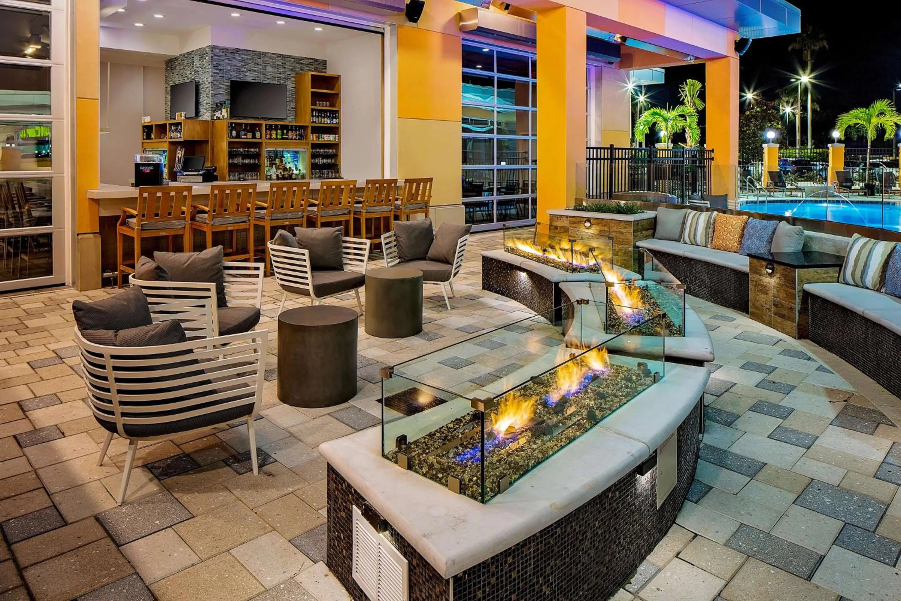 Lounge or bar in Hyatt House across from Universal Orlando Resort