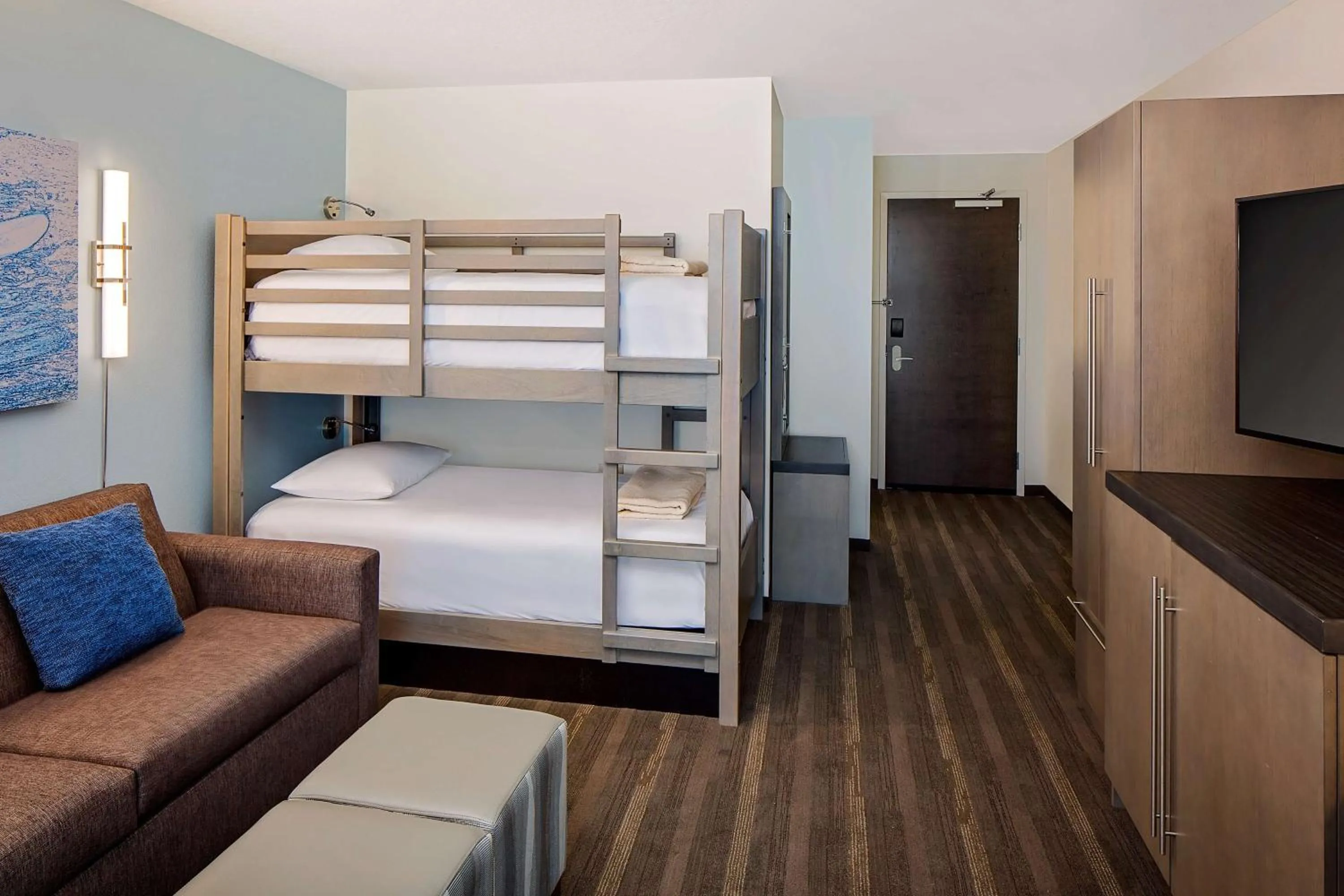 Photo of the whole room, Bed in Hyatt House across from Universal Orlando Resort