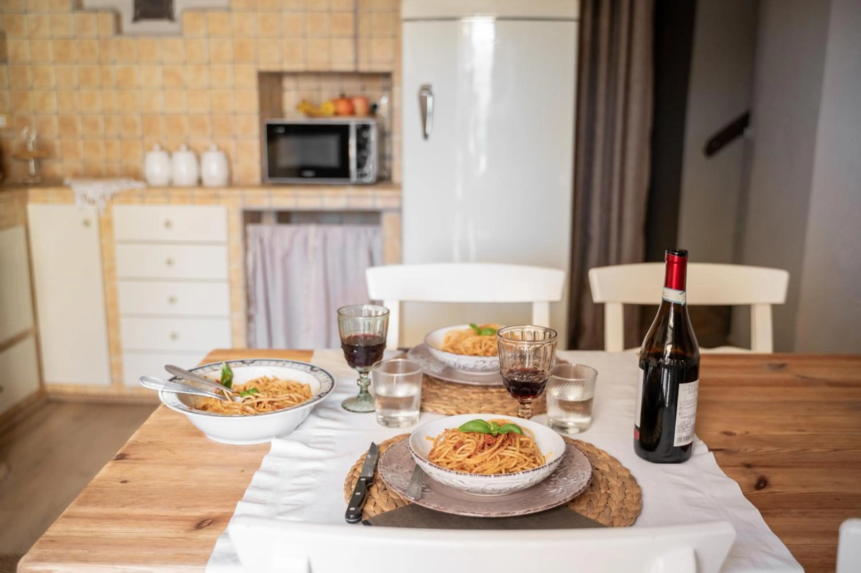 kitchen in Baita Naturas con piscina idromassaggio calda, privata e gratuita