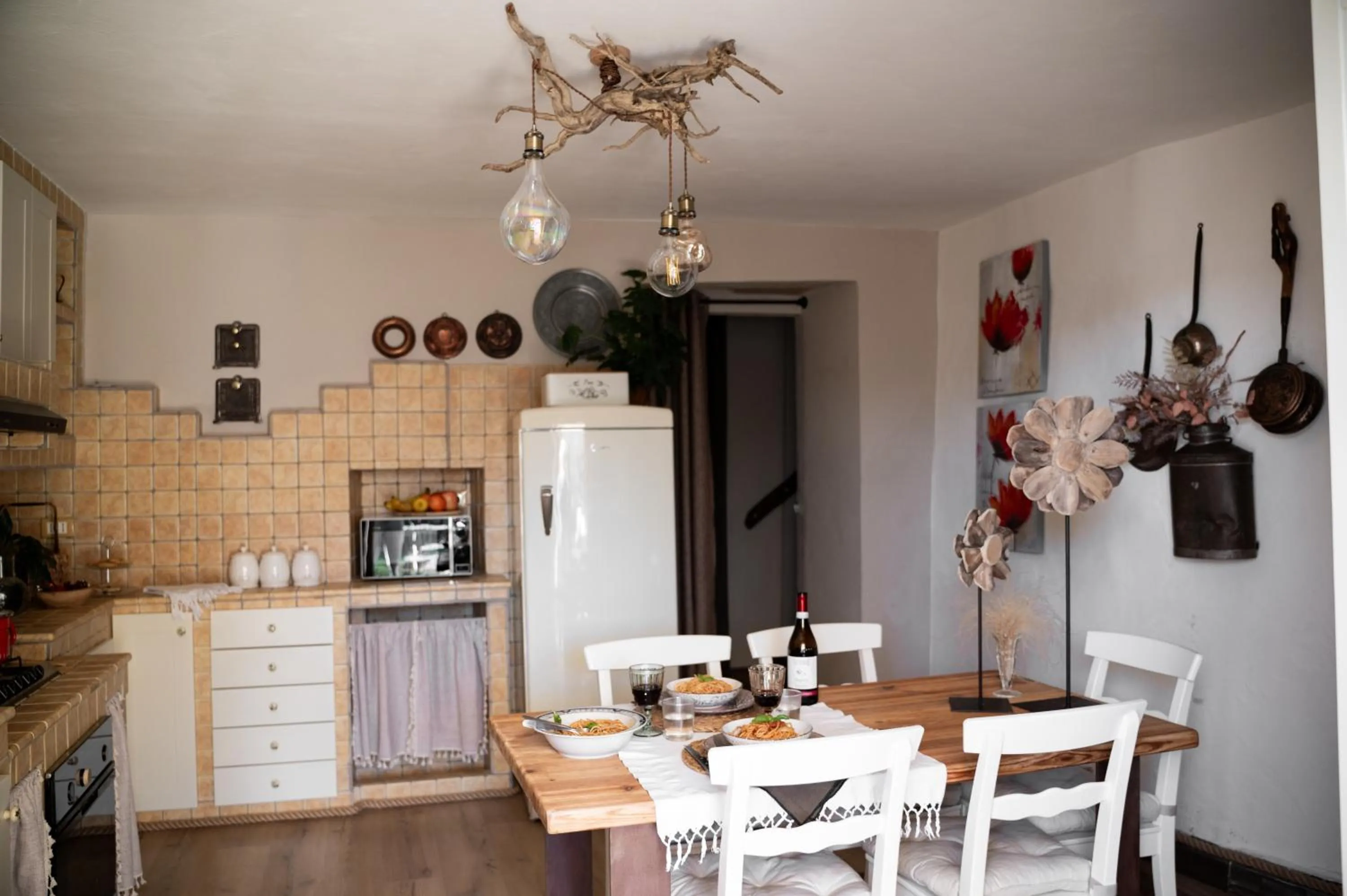 kitchen in Baita Naturas con piscina idromassaggio calda, privata e gratuita