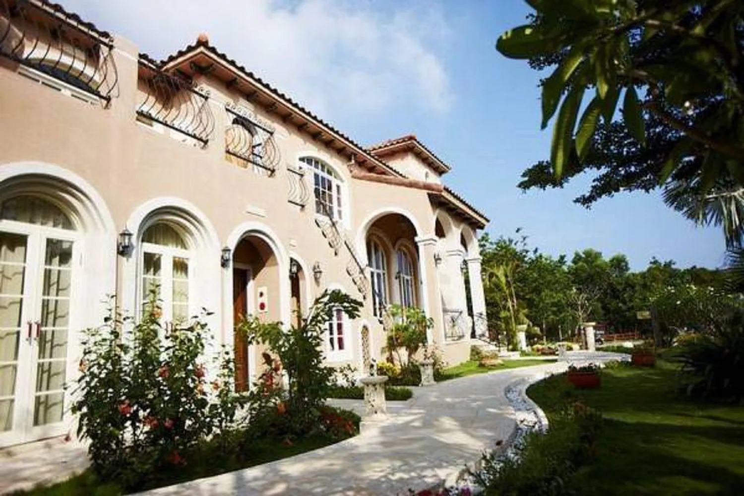 Facade/entrance in My Chateau Resort