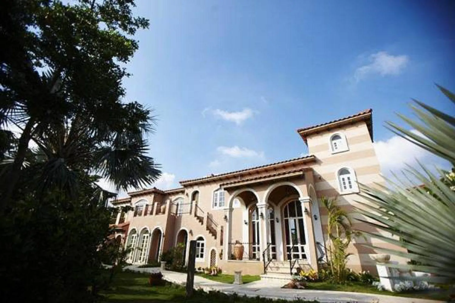 Facade/entrance in My Chateau Resort