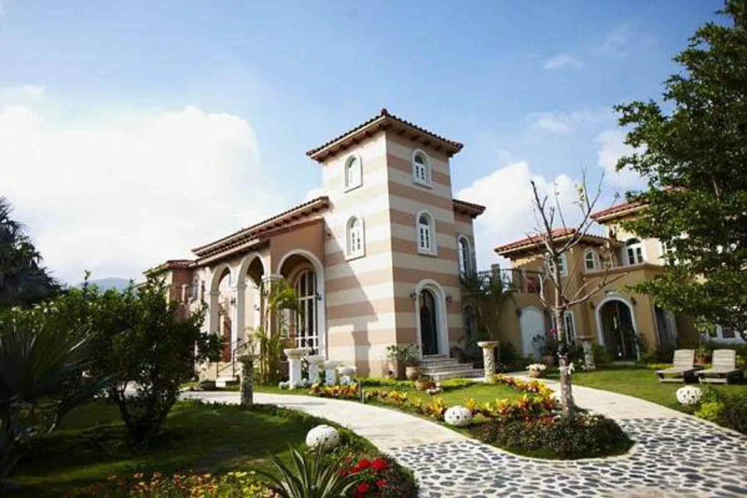 Facade/entrance in My Chateau Resort