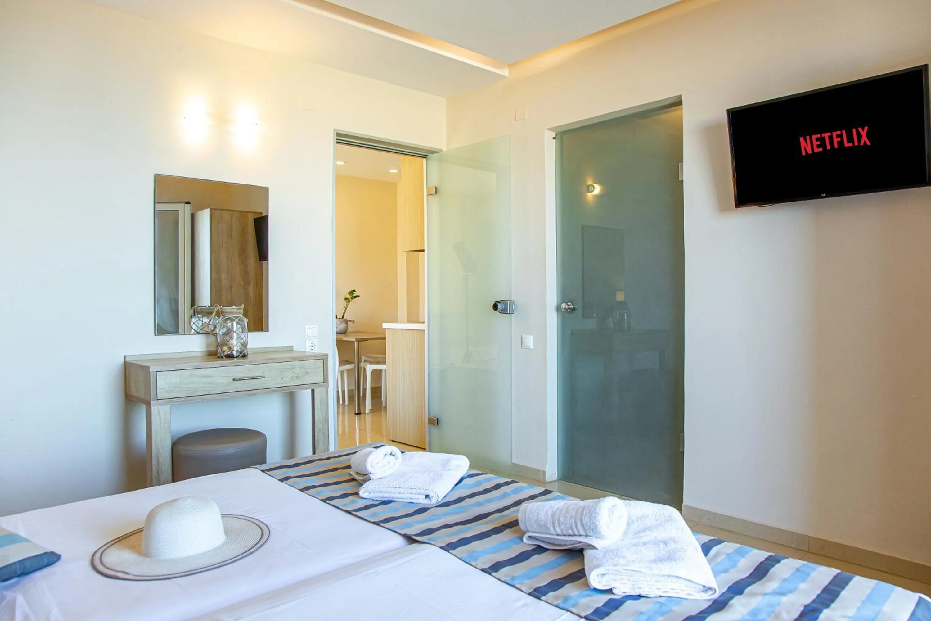 TV and multimedia, Bed in Theo Star Beach Hotel