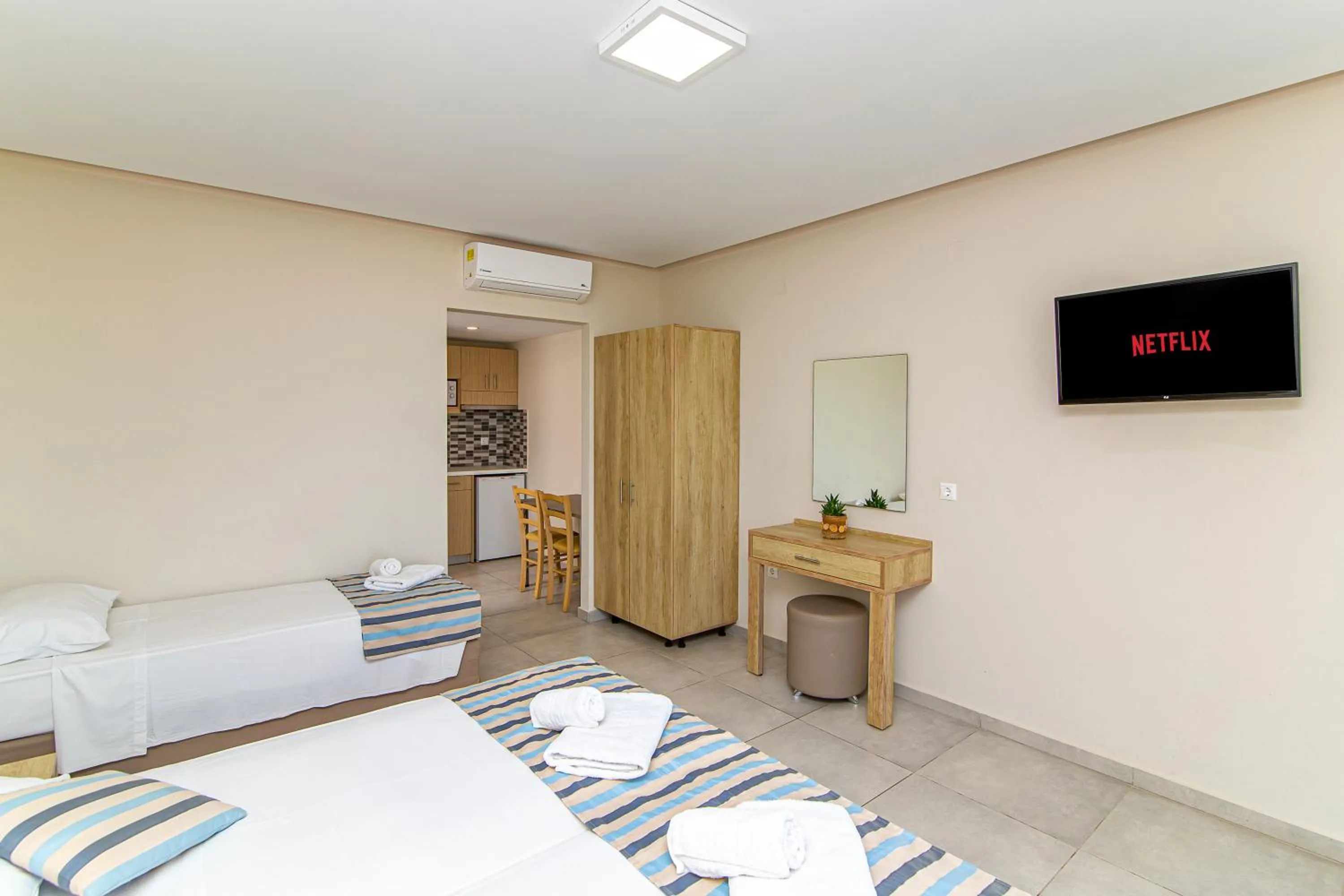 TV and multimedia, Bed in Theo Star Beach Hotel