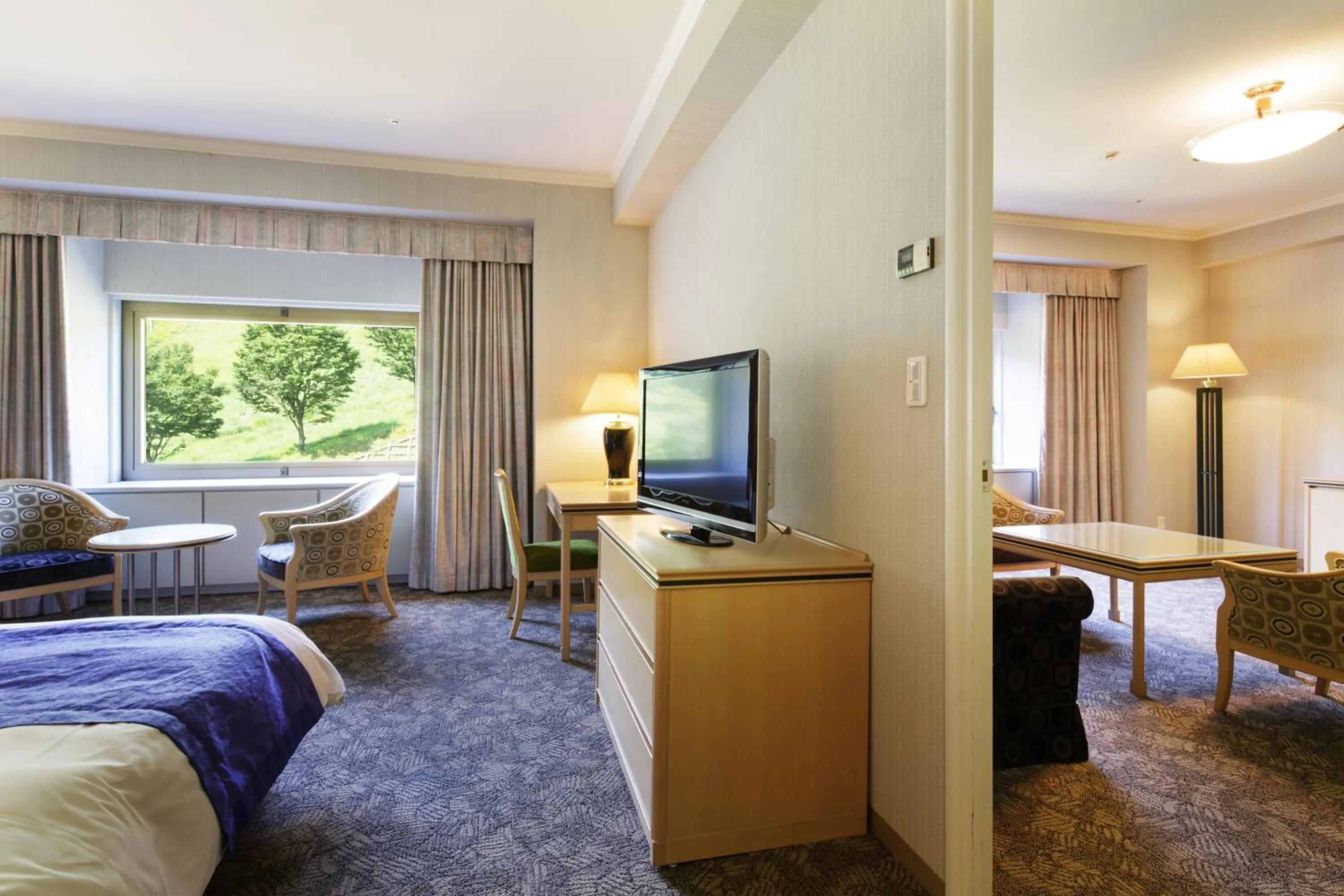 Photo of the whole room, Bed in NASPA New Otani