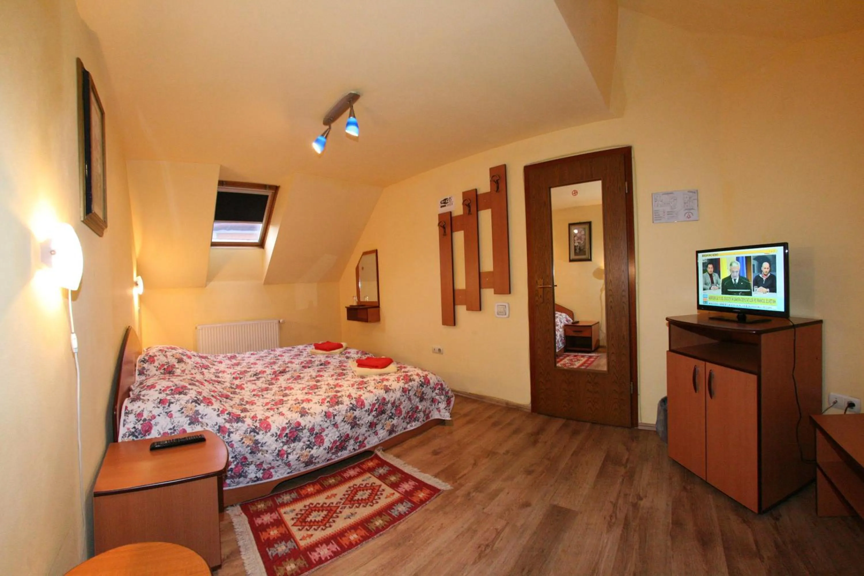 Photo of the whole room, Bed in Pension Casa Timar